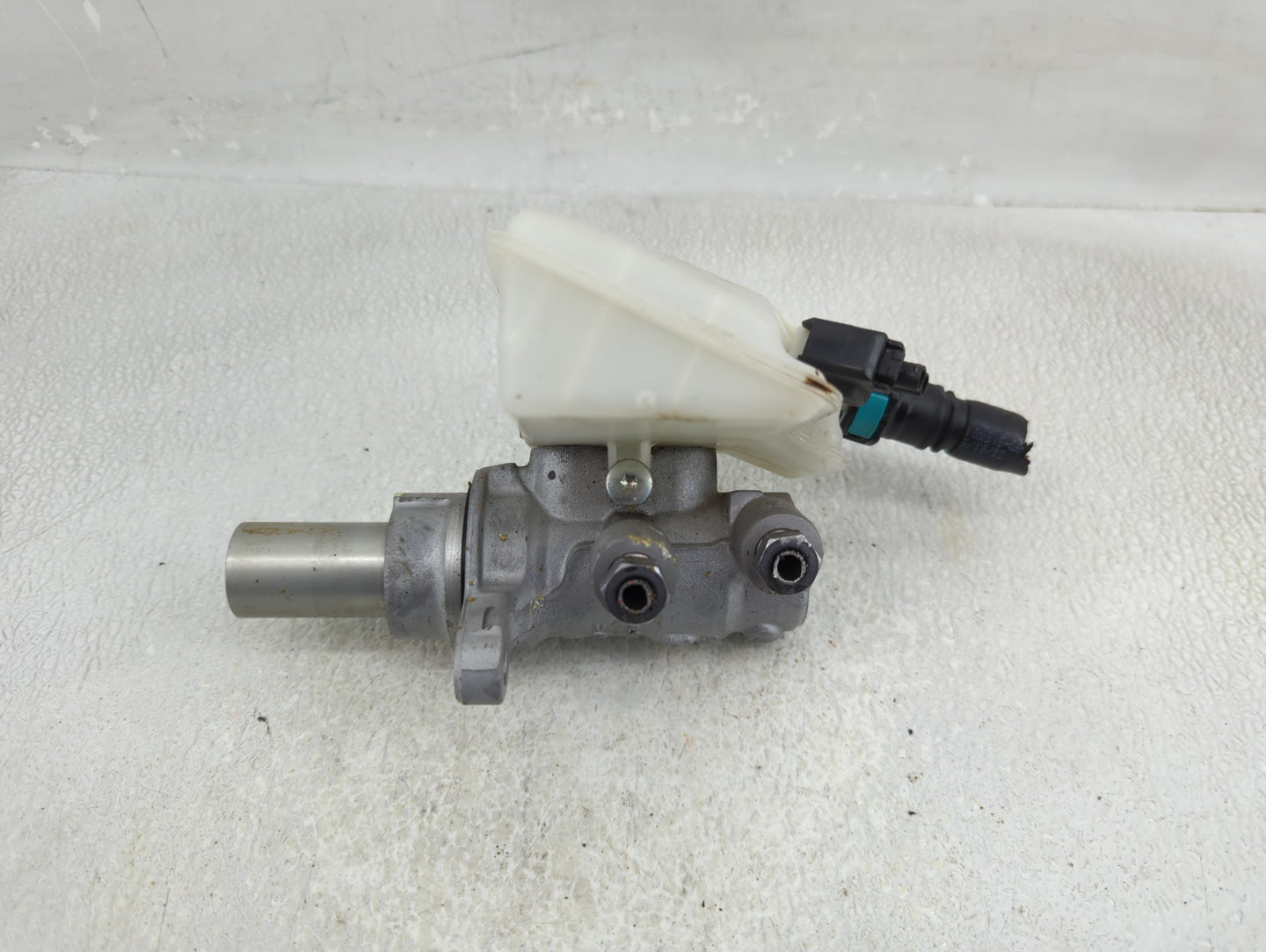 2015-2019 Lincoln Mkc Brake Master Cylinder - Oemusedautoparts1.com