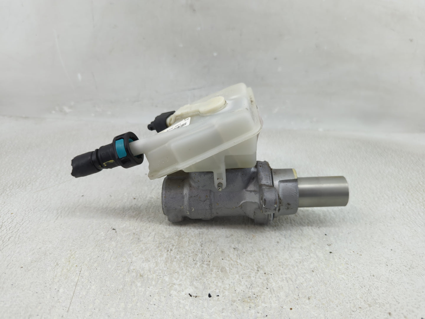 2015-2019 Lincoln Mkc Brake Master Cylinder - Oemusedautoparts1.com