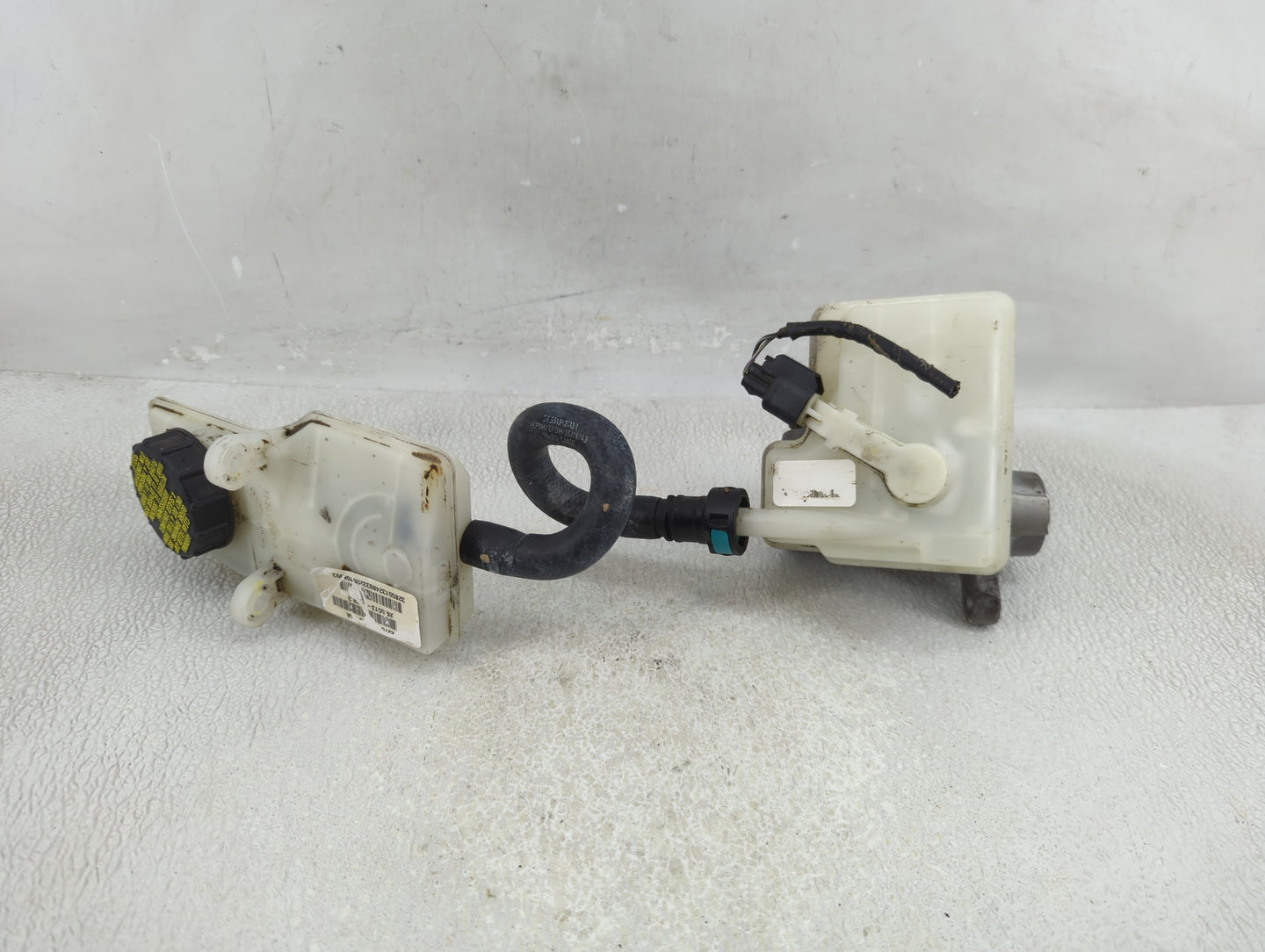 2015-2019 Lincoln Mkc Brake Master Cylinder 1312552 - Oemusedautoparts1.com