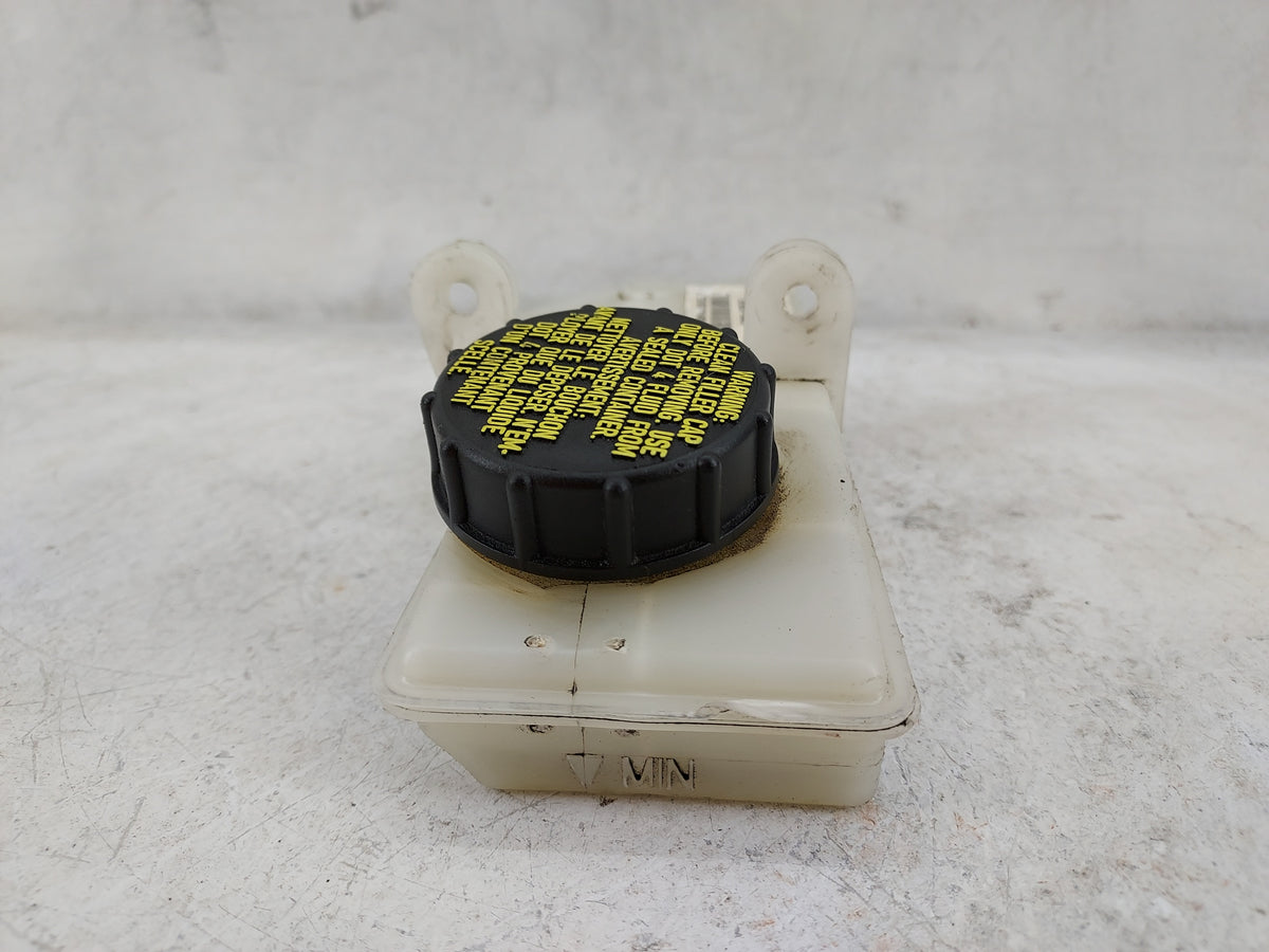 2015-2019 Lincoln Mkc Brake Master Cylinder 1498990 - Oemusedautoparts1.com