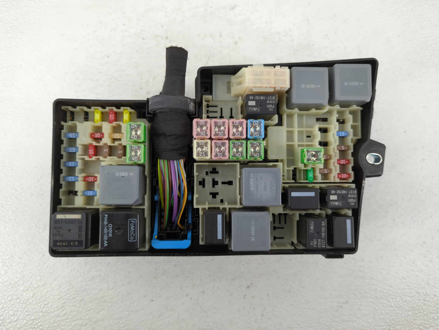 2018-2019 Lincoln Mkc Fusebox Fuse Box Panel Relay Module P/N:AV6T-14A067-AD Fits Fits 2018 2019 OEM Used Auto Parts - Oemus