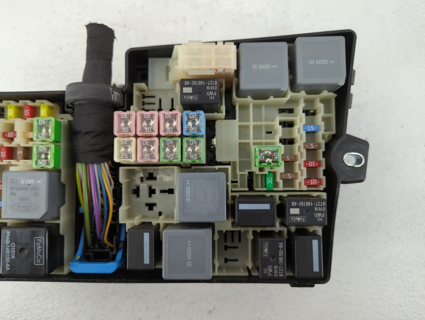 2018-2019 Lincoln Mkc Fusebox Fuse Box Panel Relay Module P/N:AV6T-14A067-AD Fits Fits 2018 2019 OEM Used Auto Parts - Oemus