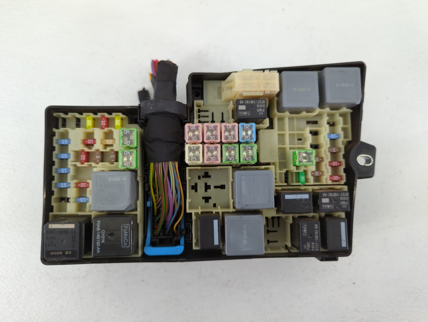 2018-2019 Lincoln Mkc Fusebox Fuse Box Panel Relay Module P/N:AV6T-14A142-AB Fits Fits 2018 2019 OEM Used Auto Parts - Oemus