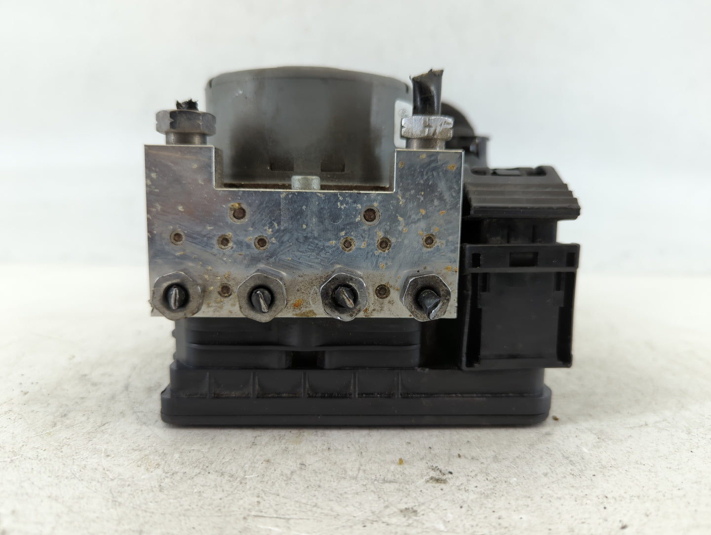2019 Lincoln Mkc ABS Pump Control Module Replacement P/N:KJ7C-2C405-BB Fits OEM Used Auto Parts - Oemusedautoparts1.com