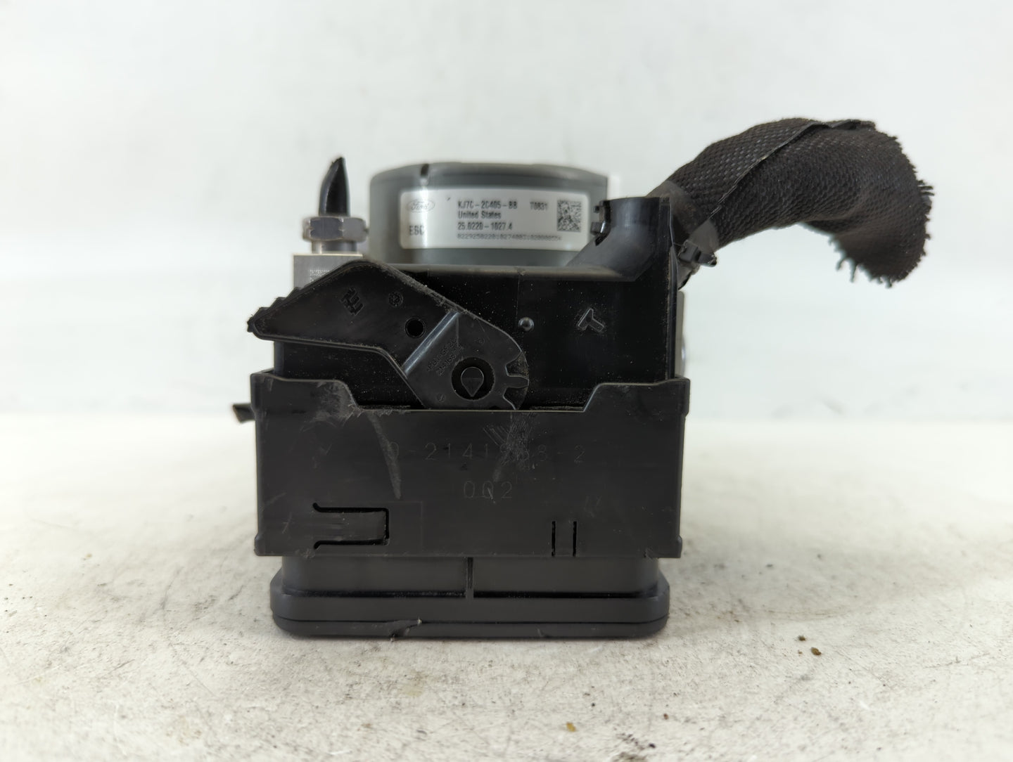 2019 Lincoln Mkc ABS Pump Control Module Replacement P/N:KJ7C-2C405-BB Fits OEM Used Auto Parts - Oemusedautoparts1.com