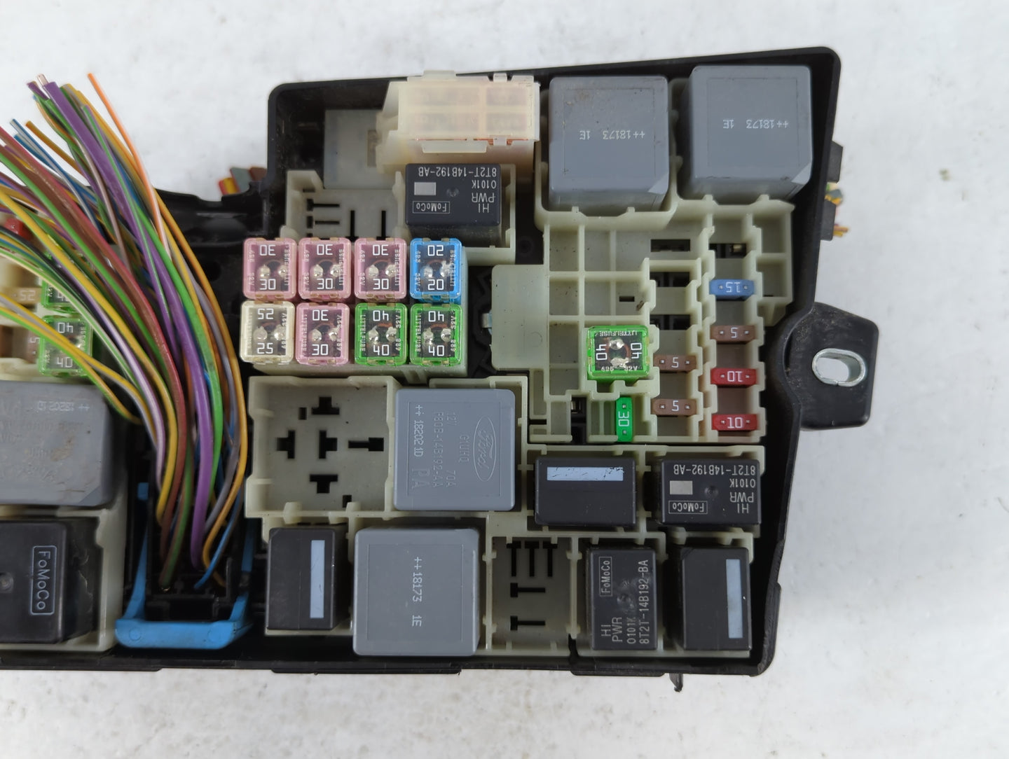 2018-2019 Lincoln Mkc Fusebox Fuse Box Panel Relay Module P/N:AV6T-14A142-AB Fits Fits 2018 2019 OEM Used Auto Parts - Oemus