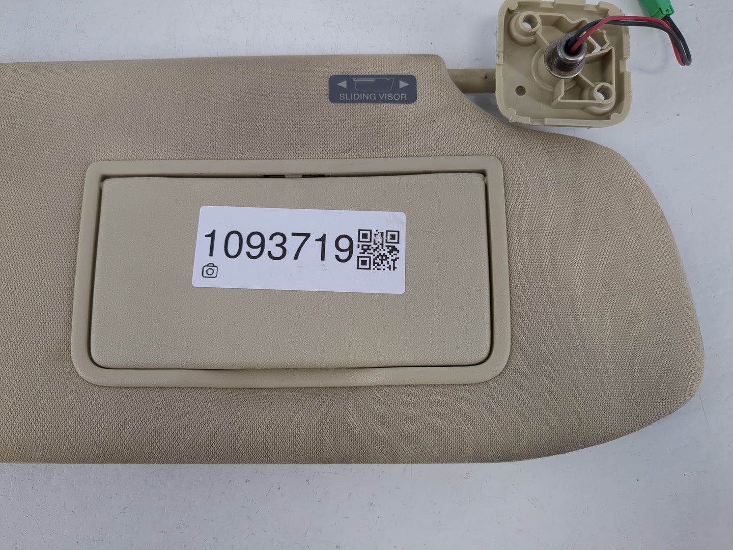 2013-2019 Lincoln Mkt Sun Visor Shade Replacement Passenger Right Mirror Fits OEM Used Auto Parts - Oemusedautoparts1.com