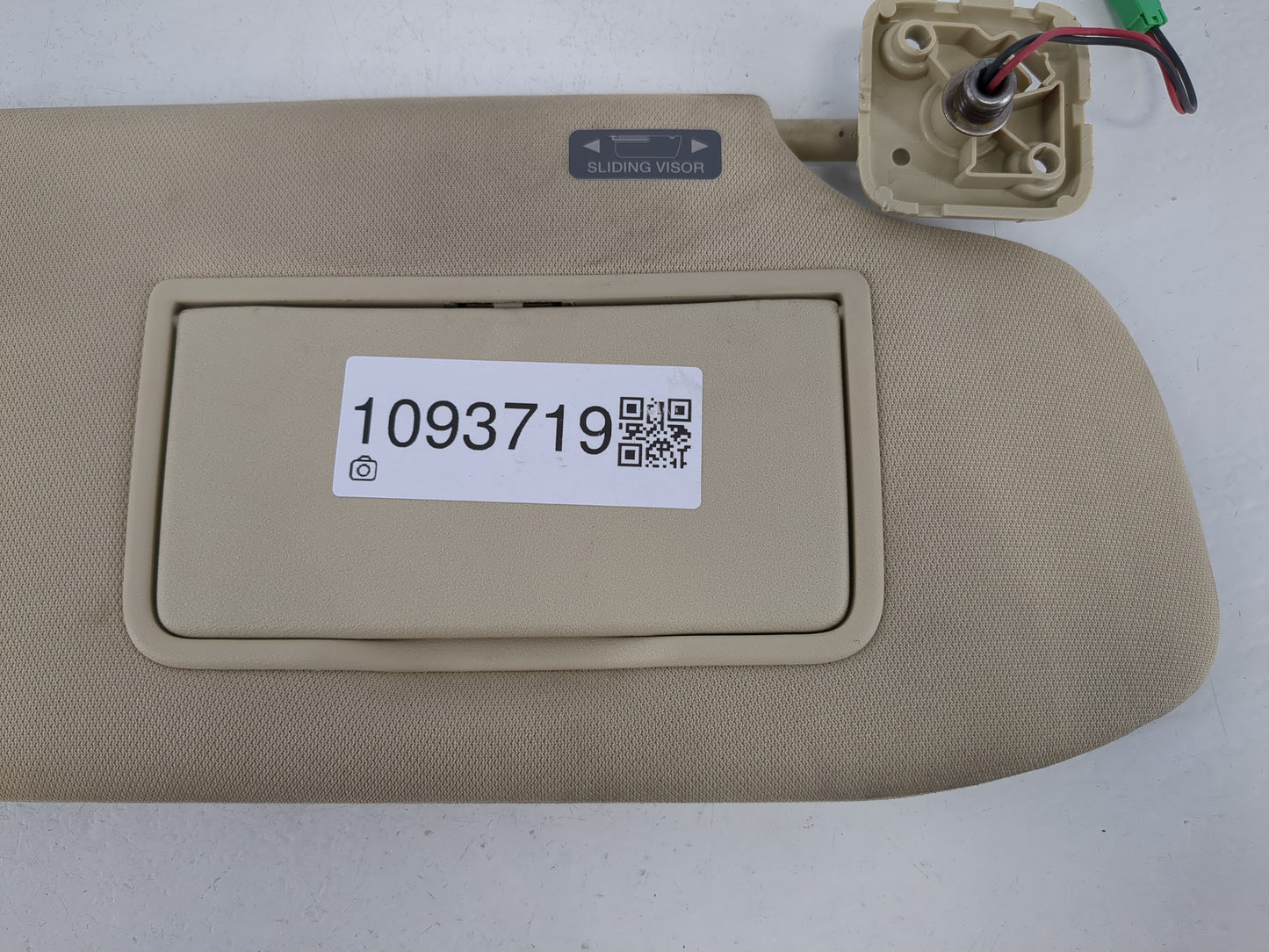2013-2019 Lincoln Mkt Sun Visor Shade Replacement Passenger Right Mirror Fits OEM Used Auto Parts - Oemusedautoparts1.com