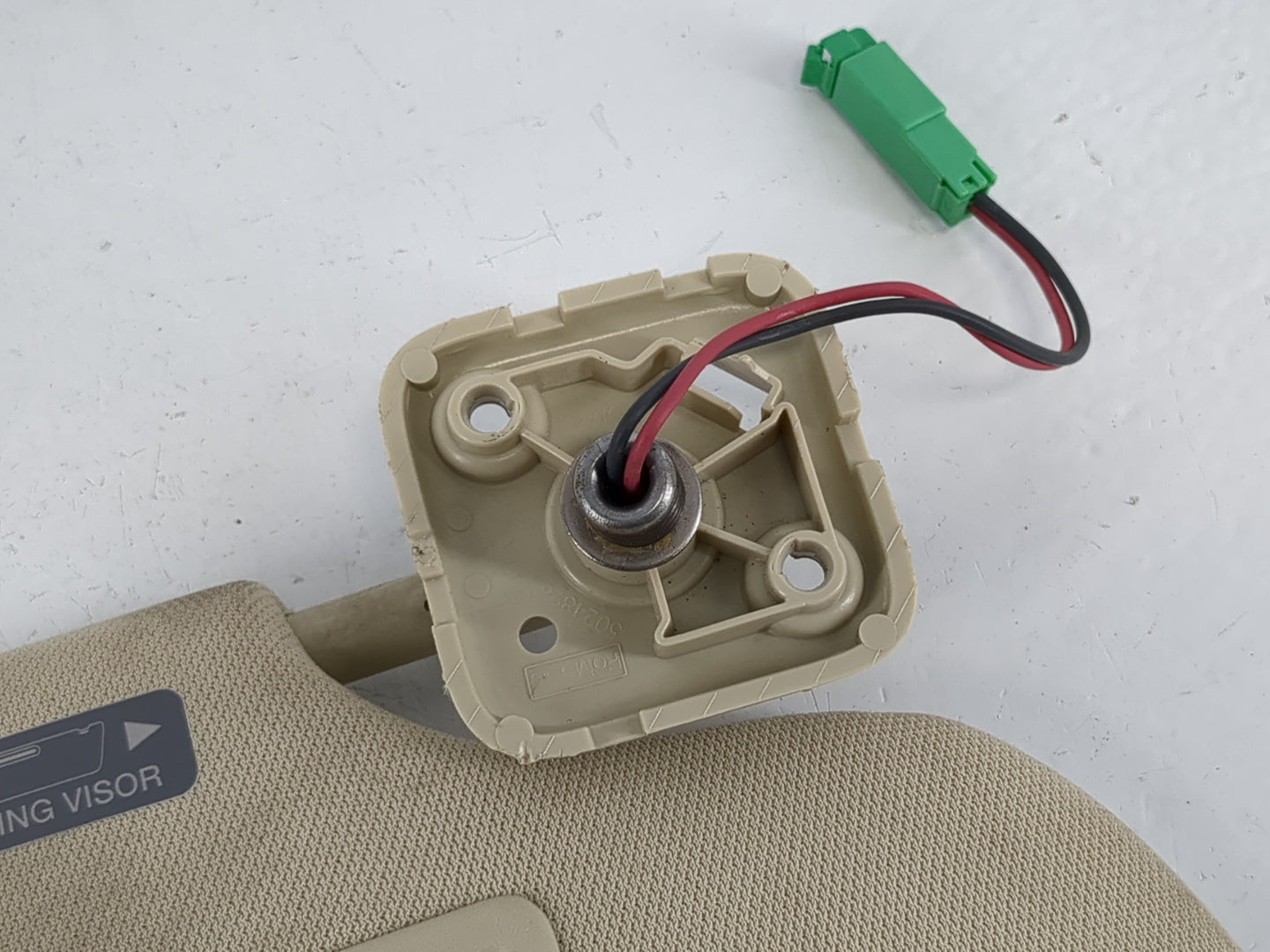 2013-2019 Lincoln Mkt Sun Visor Shade Replacement Passenger Right Mirror Fits OEM Used Auto Parts - Oemusedautoparts1.com