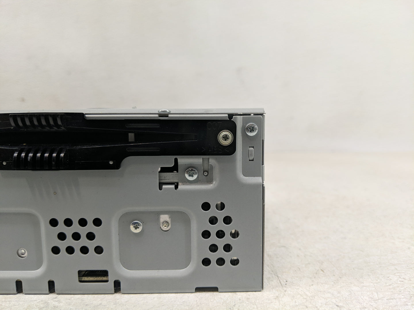2019 Lincoln Mkt Radio AM FM Cd Player Receiver Replacement Fits OEM Used Auto Parts - Oemusedautoparts1.com