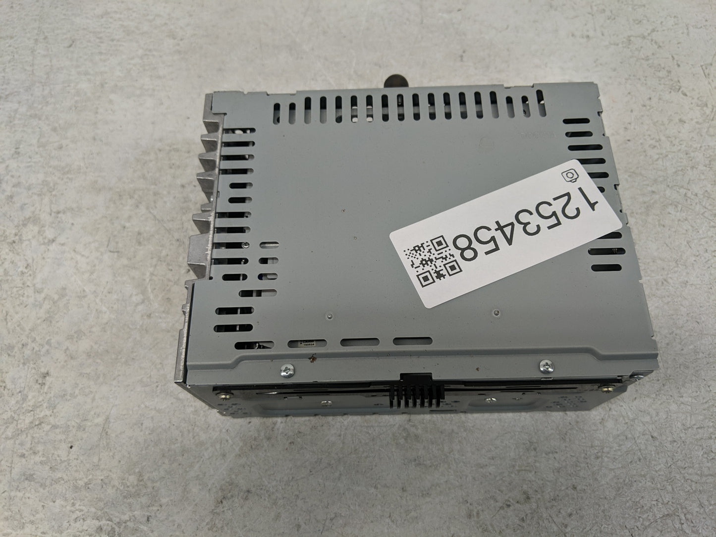 2019 Lincoln Mkt Radio AM FM Cd Player Receiver Replacement Fits OEM Used Auto Parts - Oemusedautoparts1.com