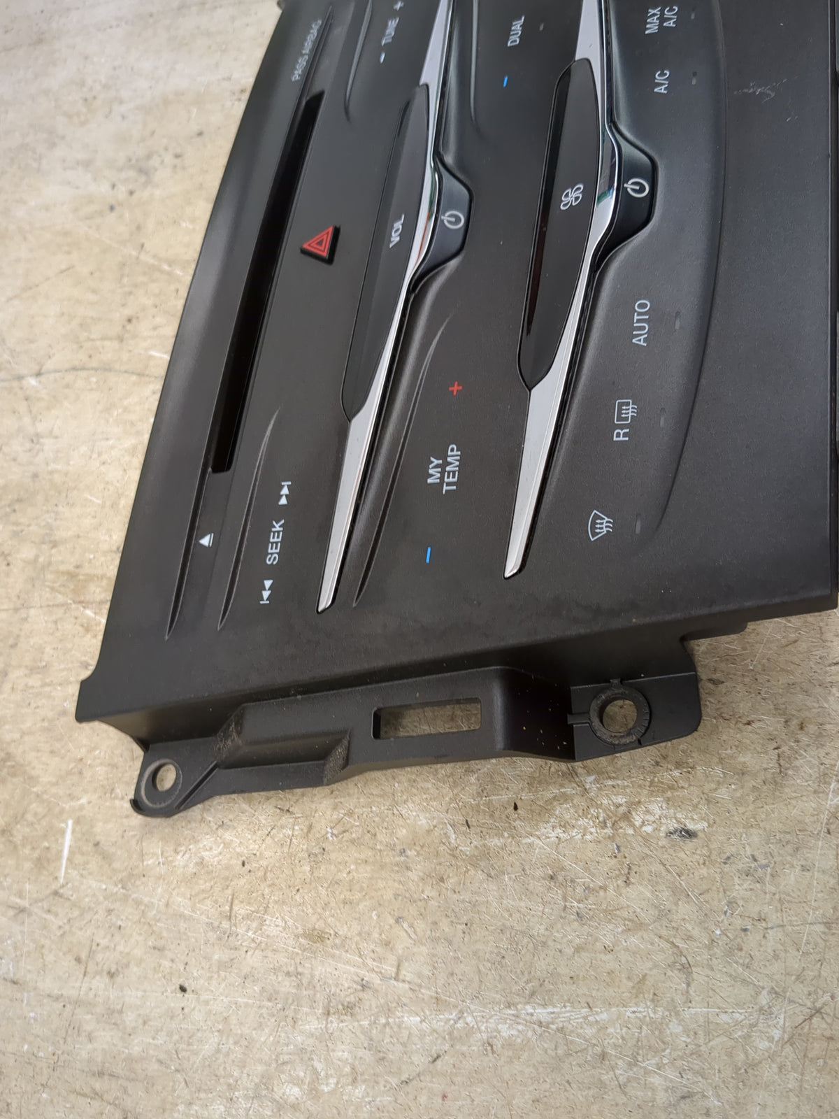 2019 Lincoln Mkt Radio Control Panel - Oemusedautoparts1.com