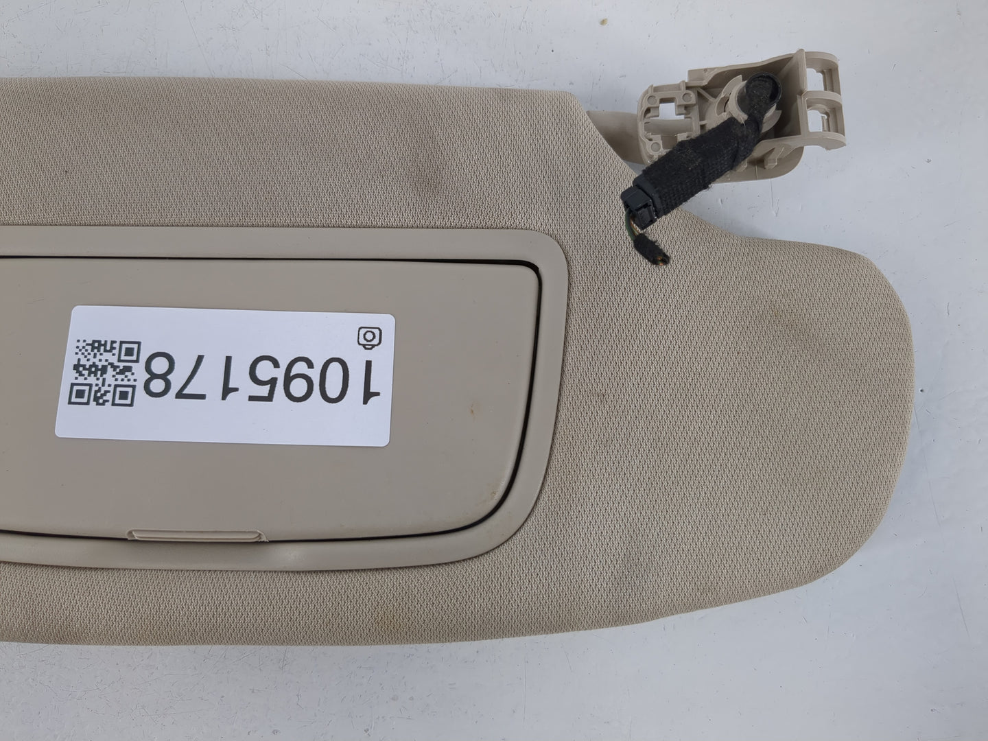 2019 Lincoln Nautilus Sun Visor Shade Replacement Passenger Right Mirror Fits Fits 2016 2017 2018 OEM Used Auto Parts - Oemu