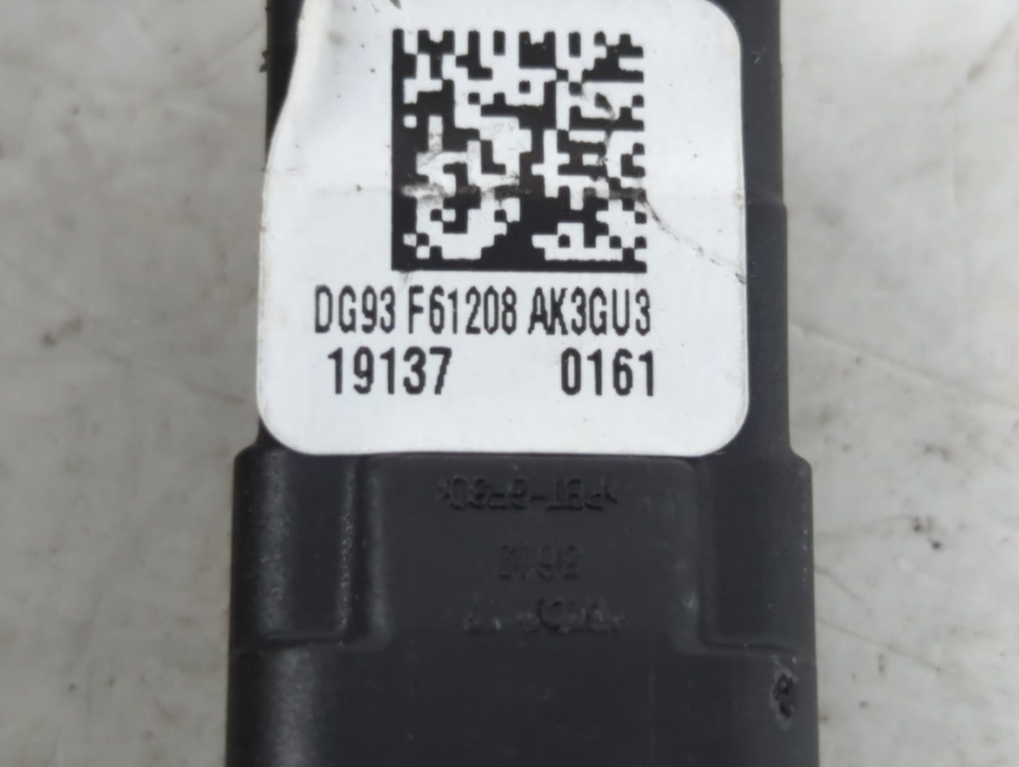 2019-2020 Lincoln Nautilus Passenger Right Seat Belt Front Retractor 927280 - Oemusedautoparts1.com