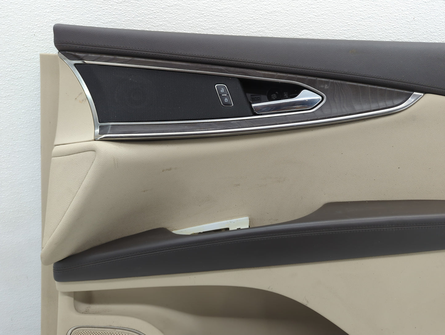 2019 Lincoln Nautilus Front Right Passenger Interior Door Panel Trim - Oemusedautoparts1.com