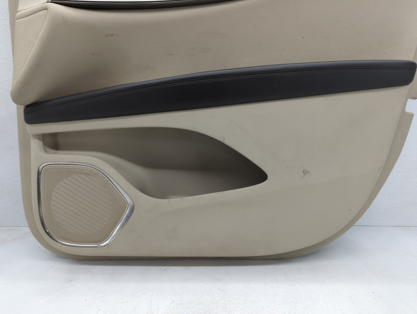 2019 Lincoln Nautilus Front Right Passenger Interior Door Panel Trim - Oemusedautoparts1.com