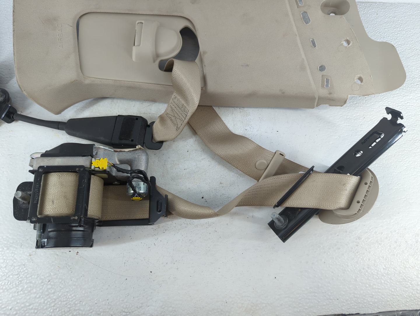 2019-2020 Lincoln Nautilus Passenger Right Seat Belt Front Retractor - Oemusedautoparts1.com
