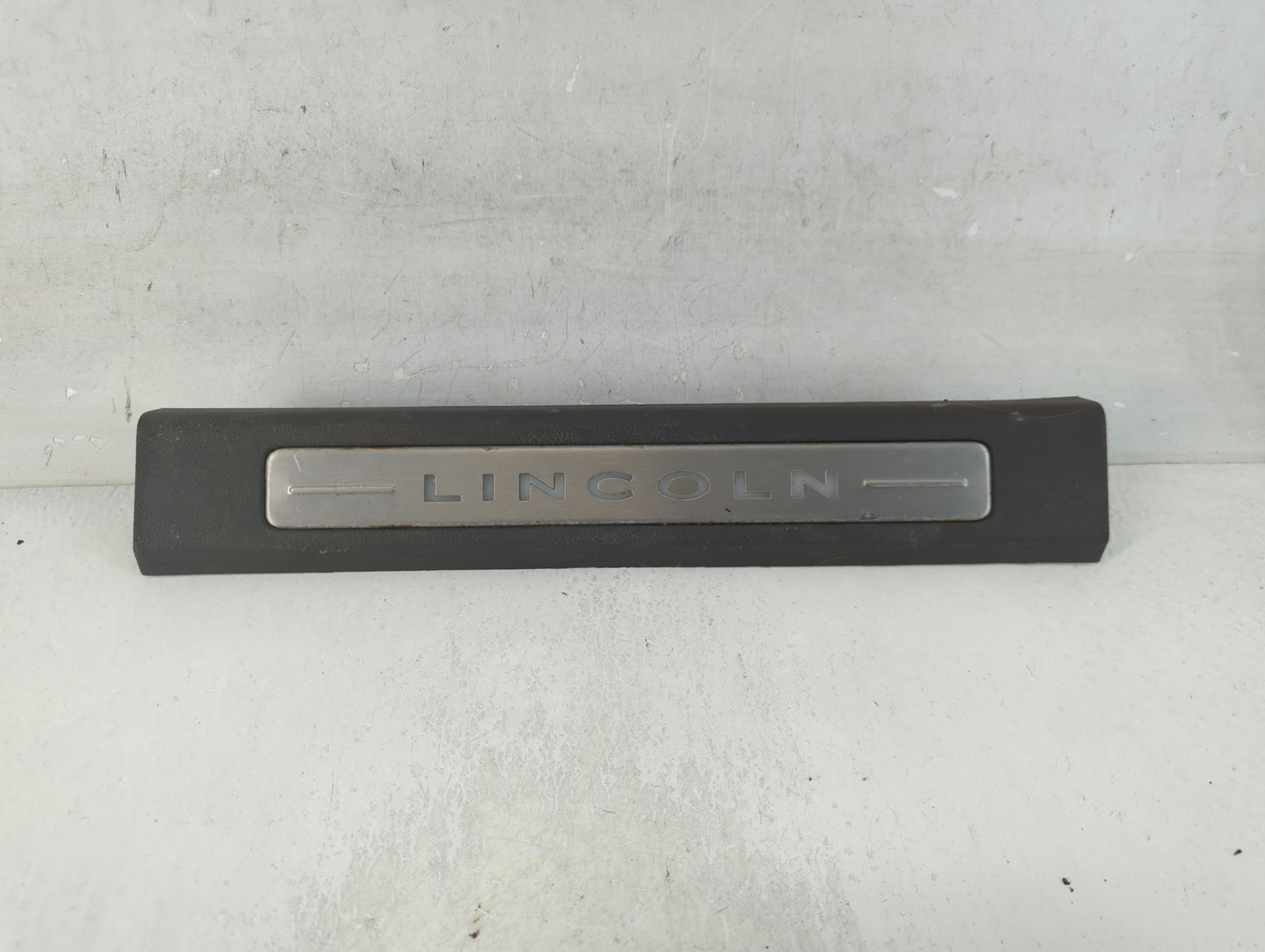 2019 Lincoln Nautilus DOOR SILL SCUFF PLATE ILLUMINATED - Oemusedautoparts1.com