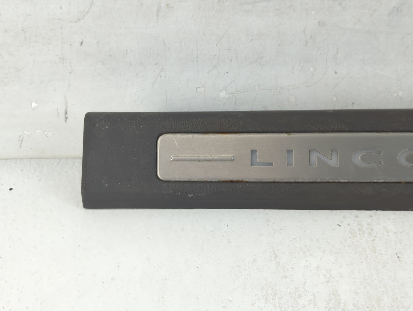 2019 Lincoln Nautilus DOOR SILL SCUFF PLATE ILLUMINATED - Oemusedautoparts1.com