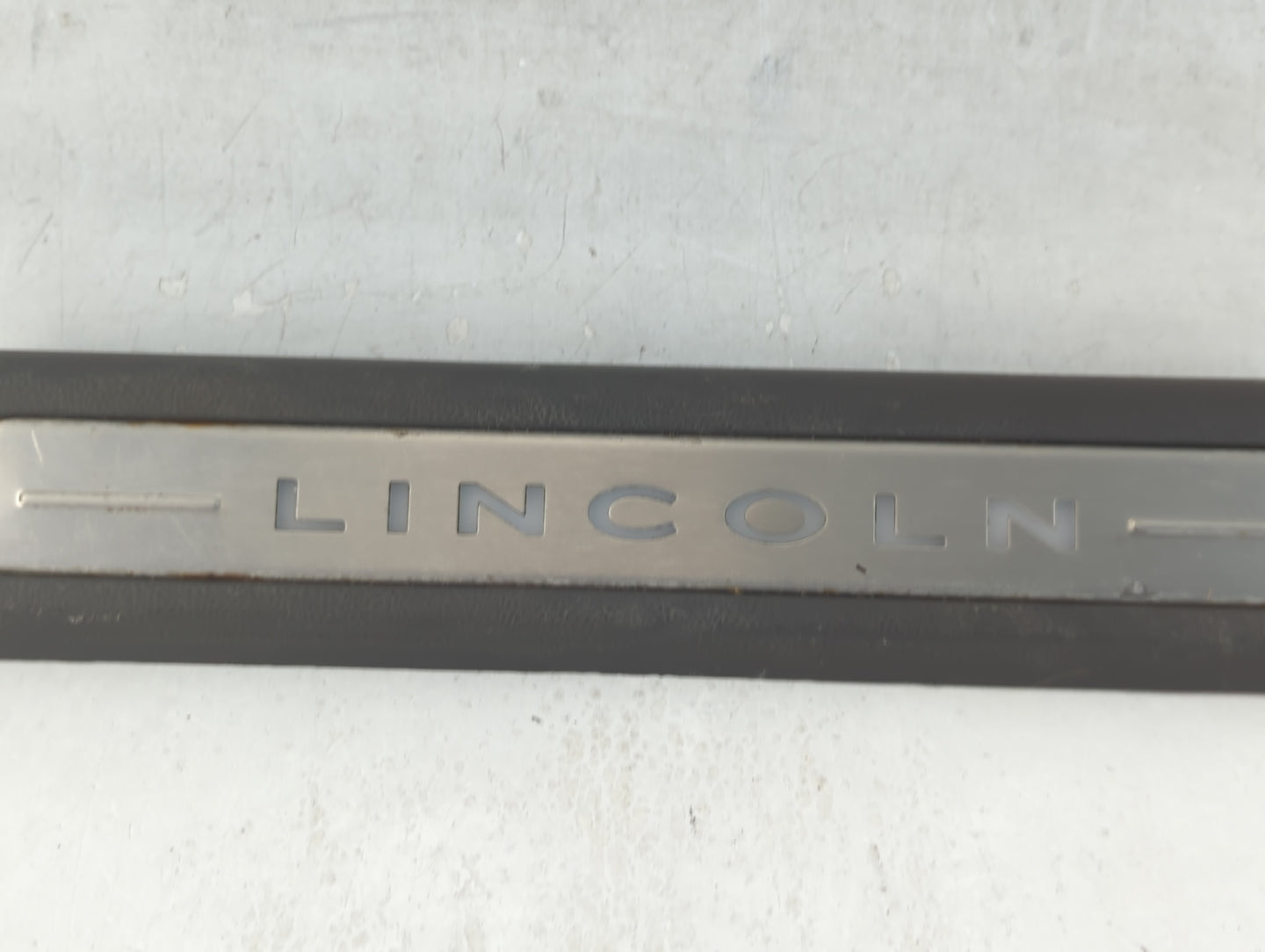 2019 Lincoln Nautilus DOOR SILL SCUFF PLATE ILLUMINATED - Oemusedautoparts1.com