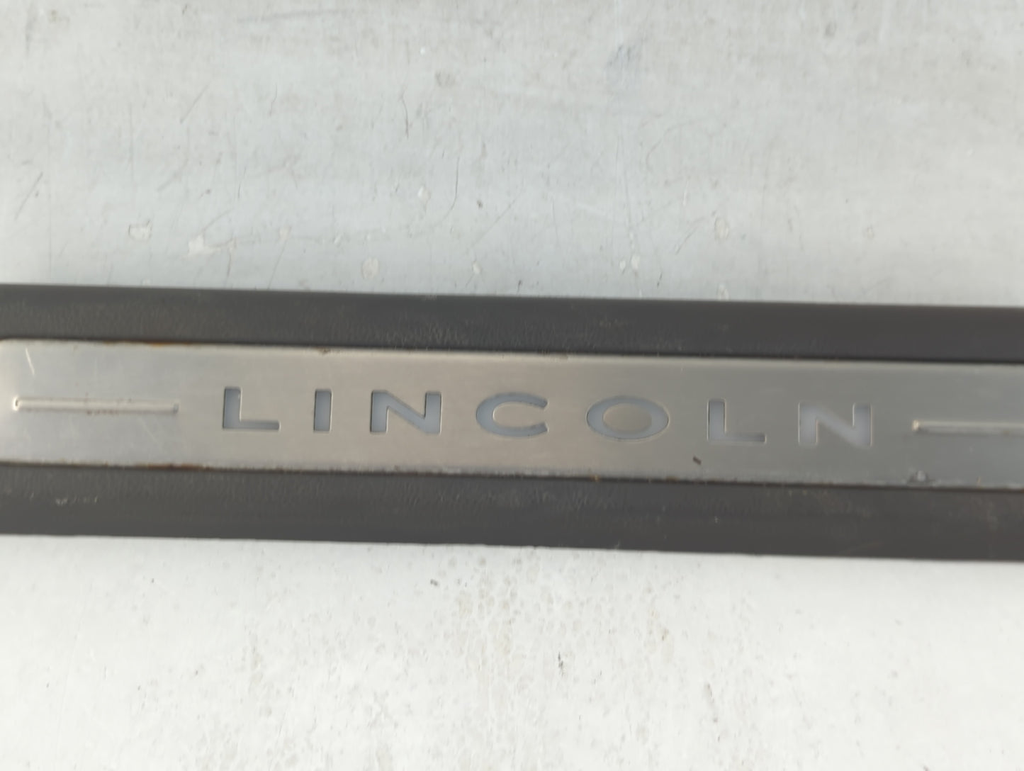 2019 Lincoln Nautilus DOOR SILL SCUFF PLATE ILLUMINATED - Oemusedautoparts1.com