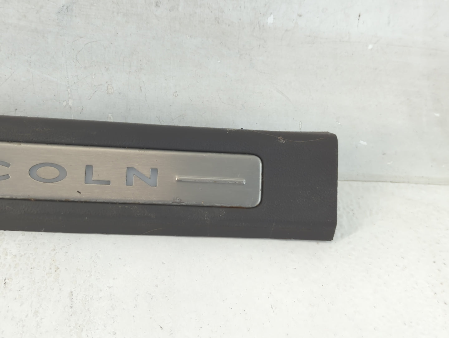 2019 Lincoln Nautilus DOOR SILL SCUFF PLATE ILLUMINATED - Oemusedautoparts1.com