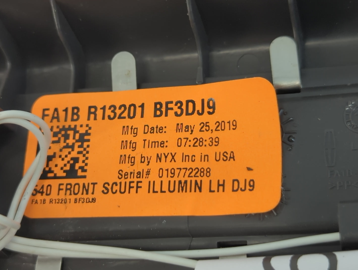 2019 Lincoln Nautilus DOOR SILL SCUFF PLATE ILLUMINATED - Oemusedautoparts1.com