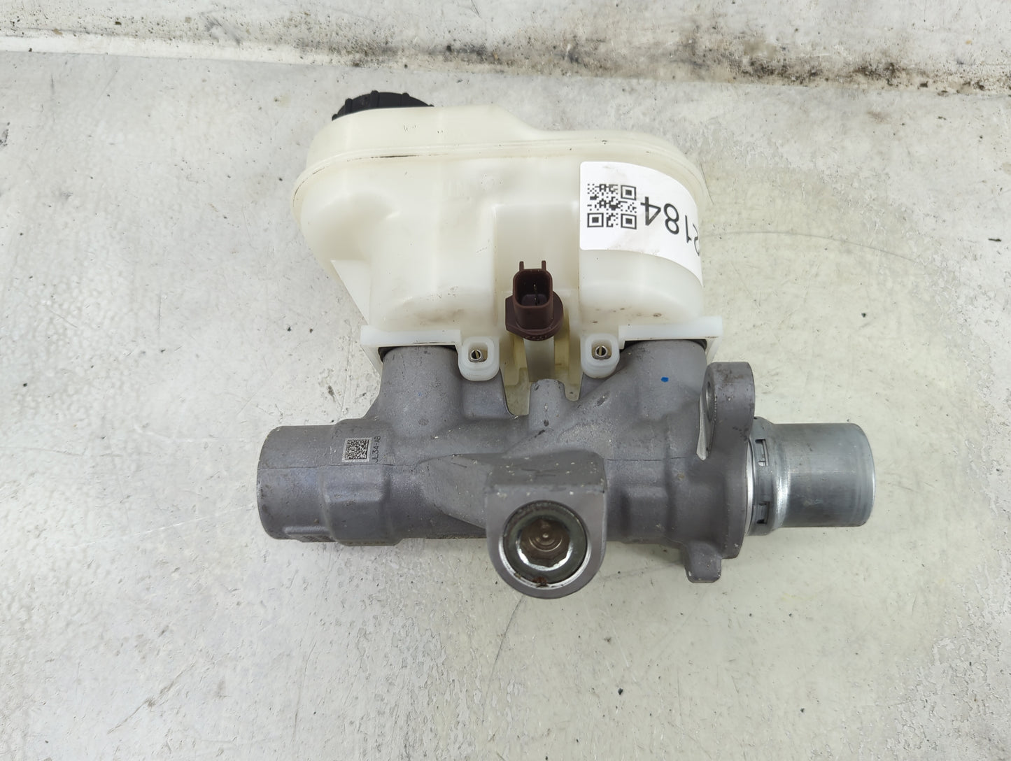 Lincoln Navigator Brake Master Cylinder 1492184 - Oemusedautoparts1.com