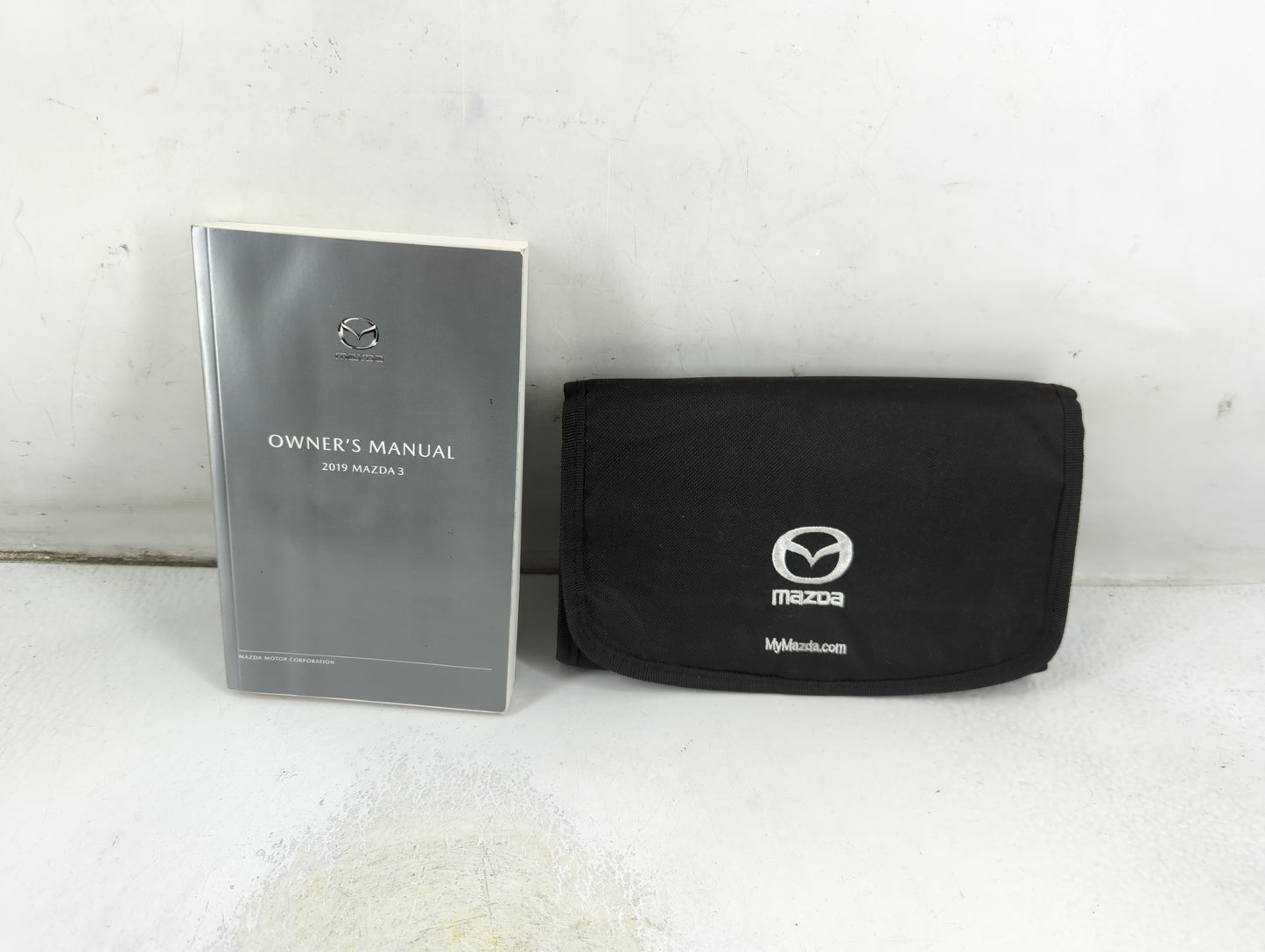 2019 Mazda 3 Owners Manual Book Guide P/N:9999-95-064F-19R1 8HE9-EA-18KM OEM Used Auto Parts - Oemusedautoparts1.com
