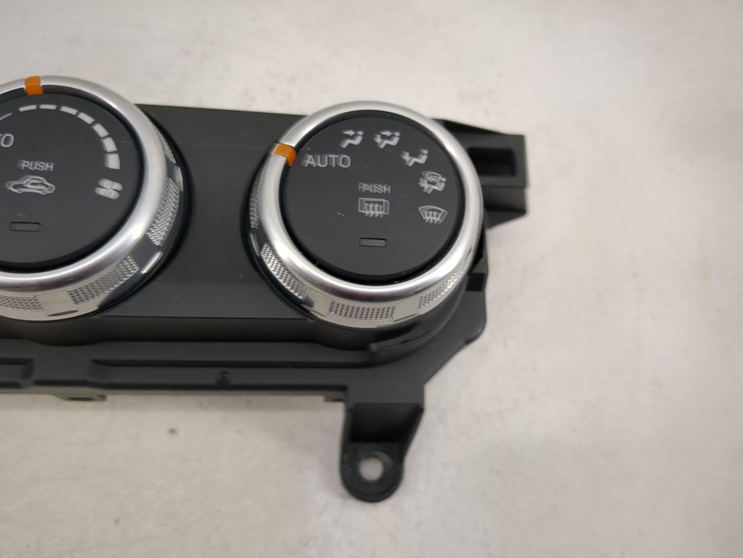 2018-2022 Mazda Cx-3 Climate Control Module Temperature AC/Heater Replacement P/N:DH1F 61 190E 9A22 Fits OEM Used Auto Parts