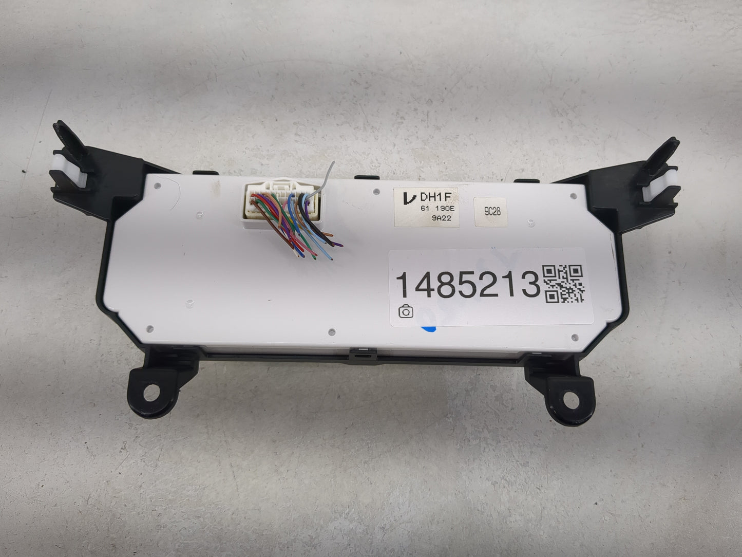 2018-2022 Mazda Cx-3 Climate Control Module Temperature AC/Heater Replacement P/N:DH1F 61 190E 9A22 Fits OEM Used Auto Parts