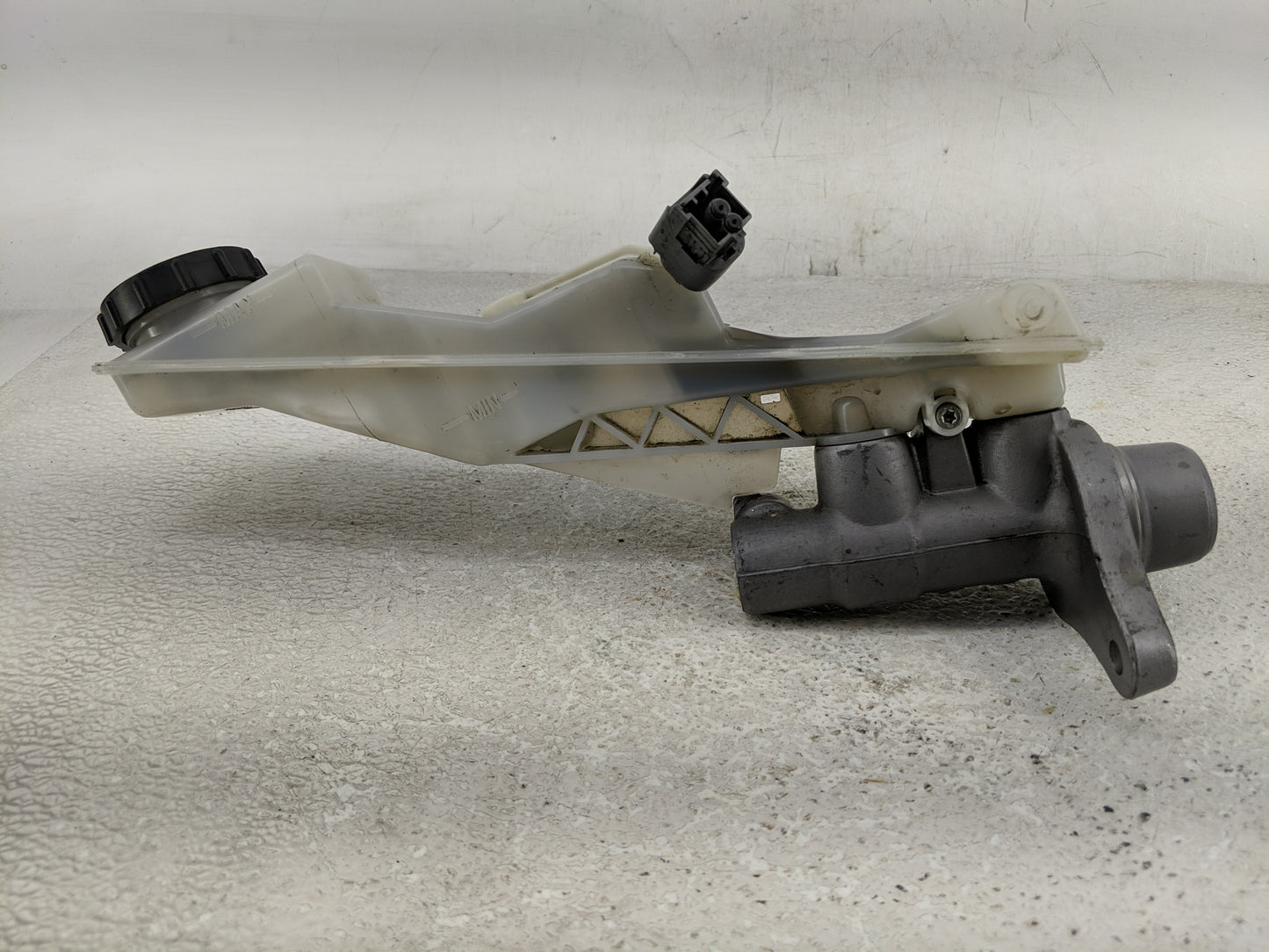 2013-2022 Mazda Cx-5 Brake Master Cylinder - Oemusedautoparts1.com
