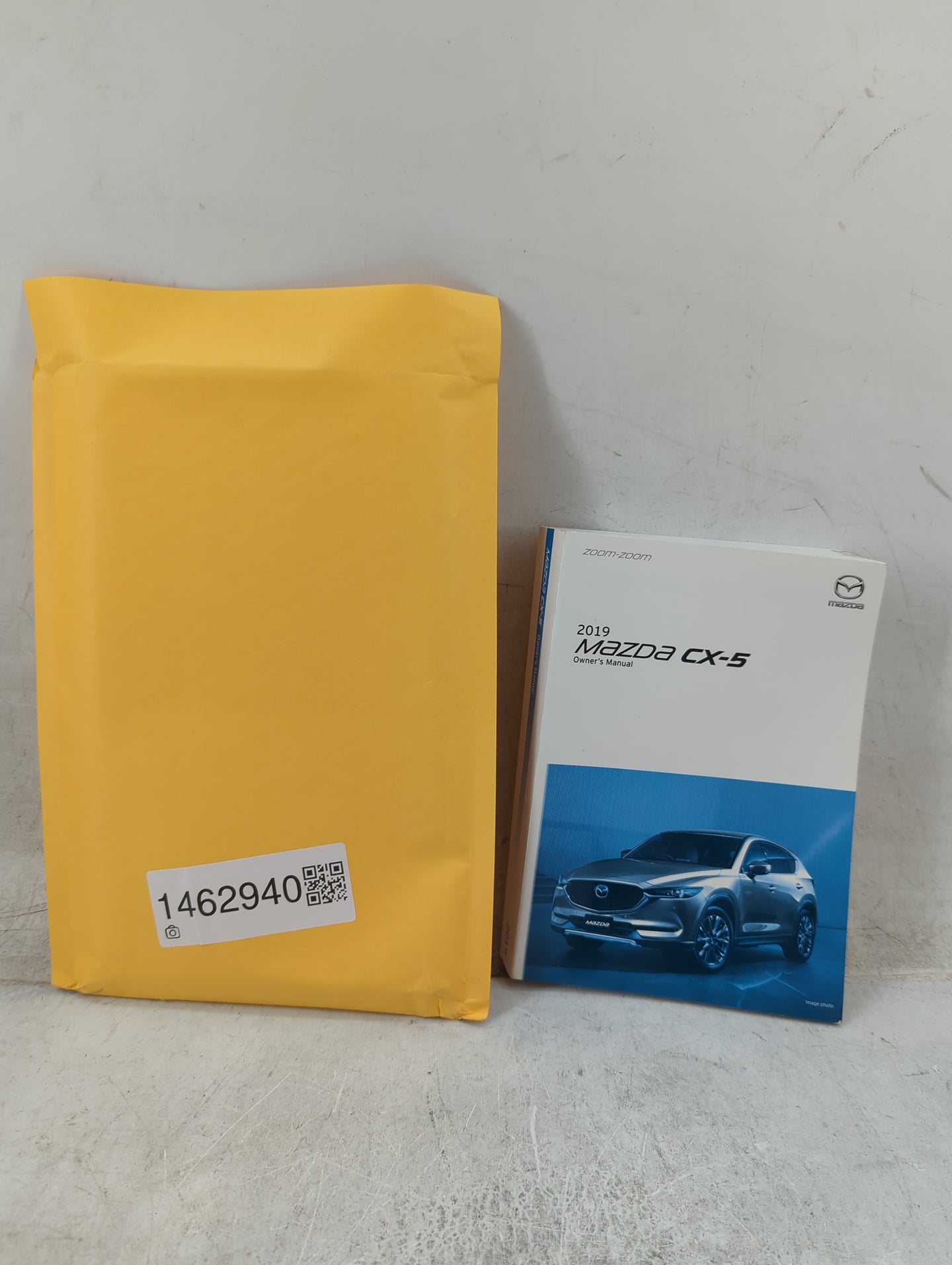 2019 Mazda Cx-5 Owners Manual Book Guide P/N:8HH4-EA-19A 9999-95-105F-19R1 OEM Used Auto Parts - Oemusedautoparts1.com