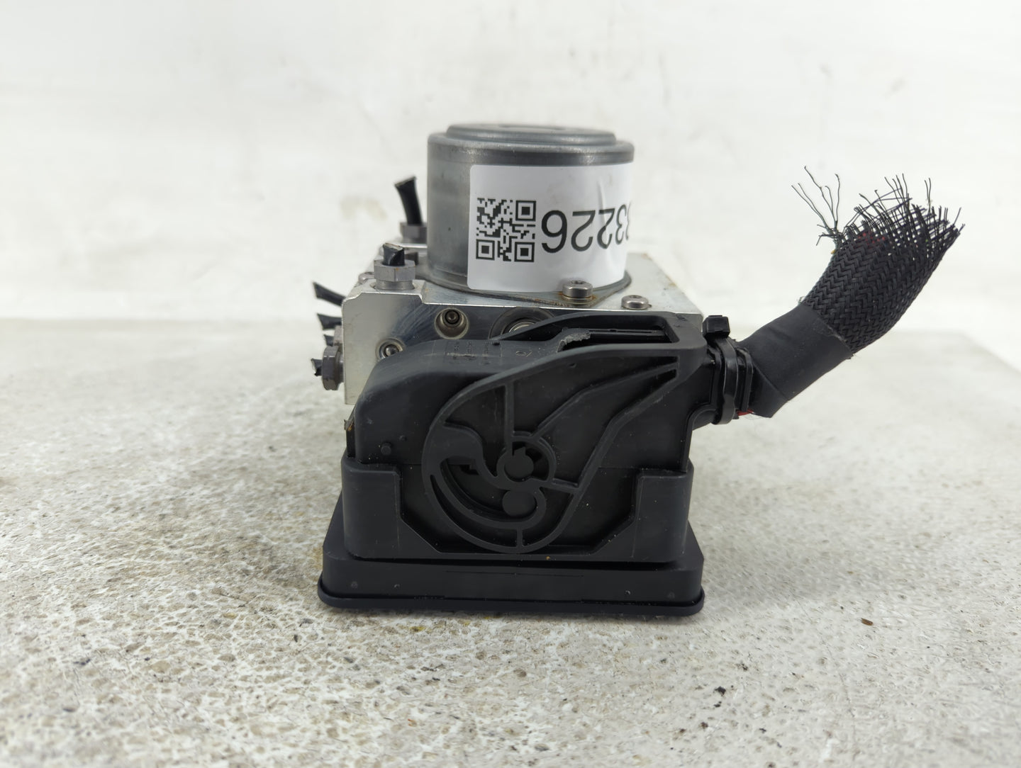 2019 Mercedes-Benz C300 ABS Pump Control Module Replacement P/N:A 205 900 57 44 Fits OEM Used Auto Parts - Oemusedautoparts1