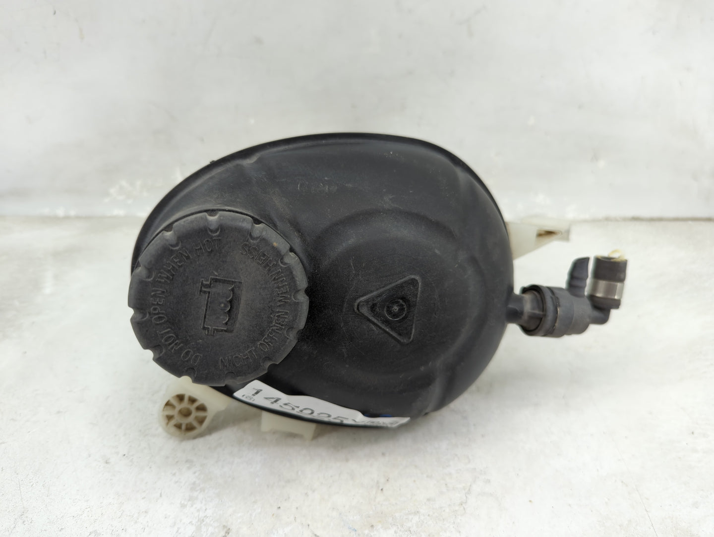 2015 Mercedes-benz C300 Radiator Coolant Overflow Expansion Tank Bottle - Oemusedautoparts1.com
