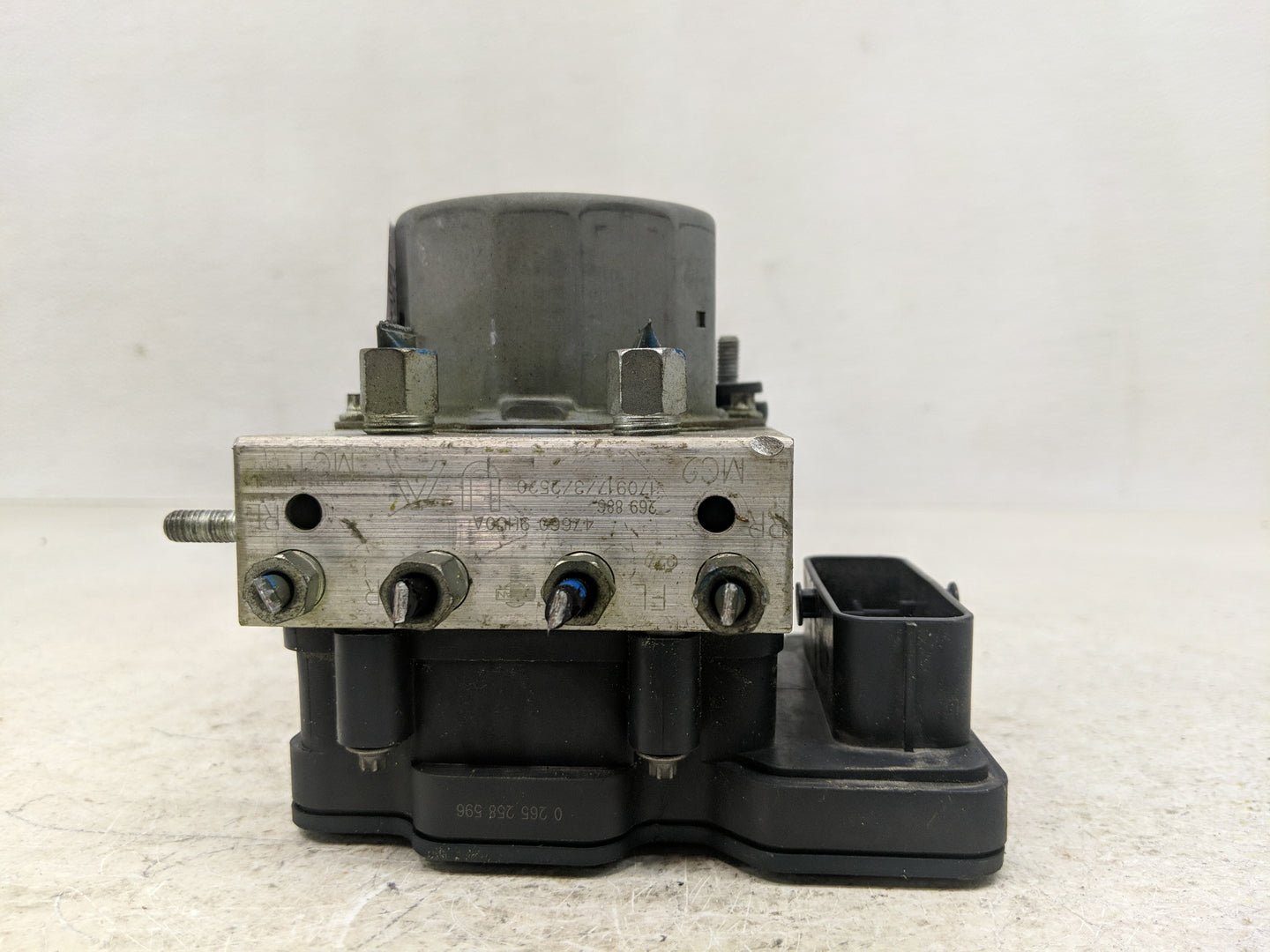 2014-2019 Mercedes-Benz Cla250 ABS Pump Control Module Replacement P/N:0004313700 Fits Fits 2014 2015 2016 2017 2018 2019 OE