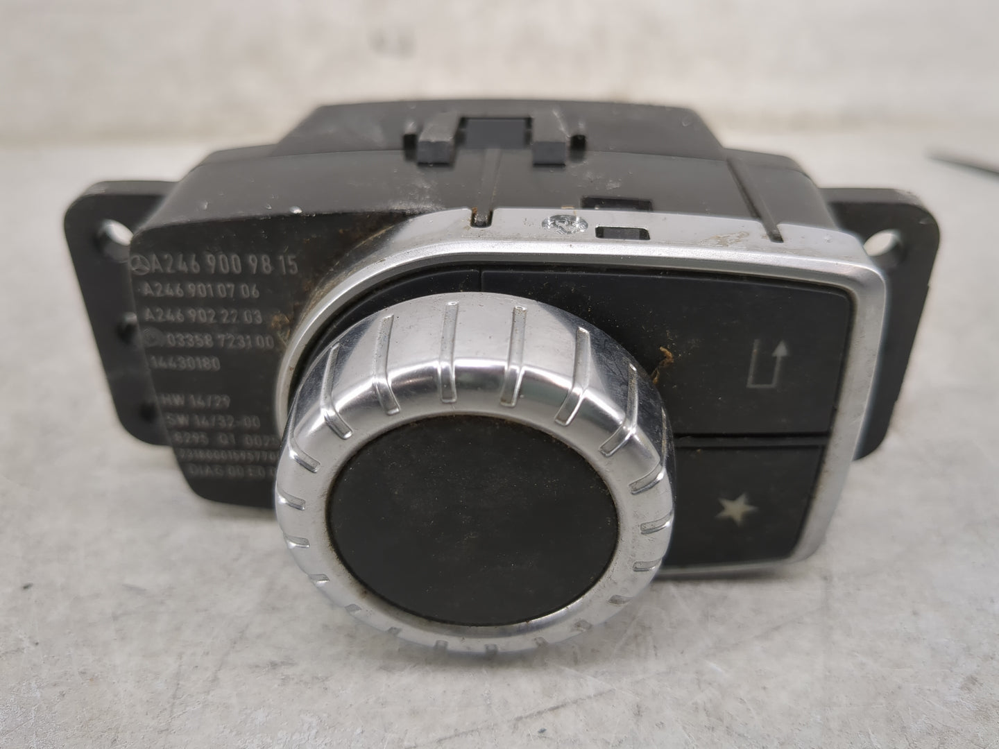 2019 Mercedes-Benz Gla250 Radio AM FM Cd Player Receiver Replacement P/N:A2469009815 A2469010706, A2469022703 Fits OEM Used 