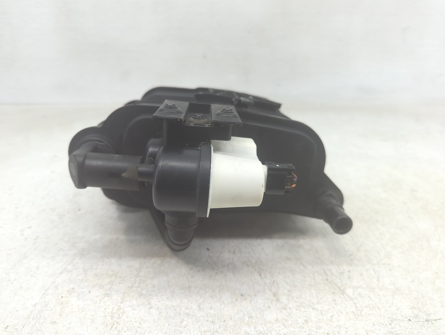 2019 Mercedes-benz Glc300 Fuel Vapor Charcoal Canister - Oemusedautoparts1.com