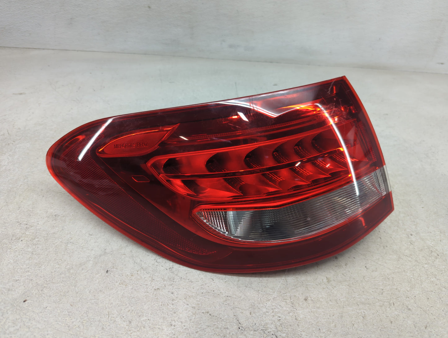 2016-2019 Mercedes-Benz Glc300 Tail Light Assembly Driver Left OEM P/N:A2539060700 Fits Fits 2016 2017 2018 2019 OEM Used Au