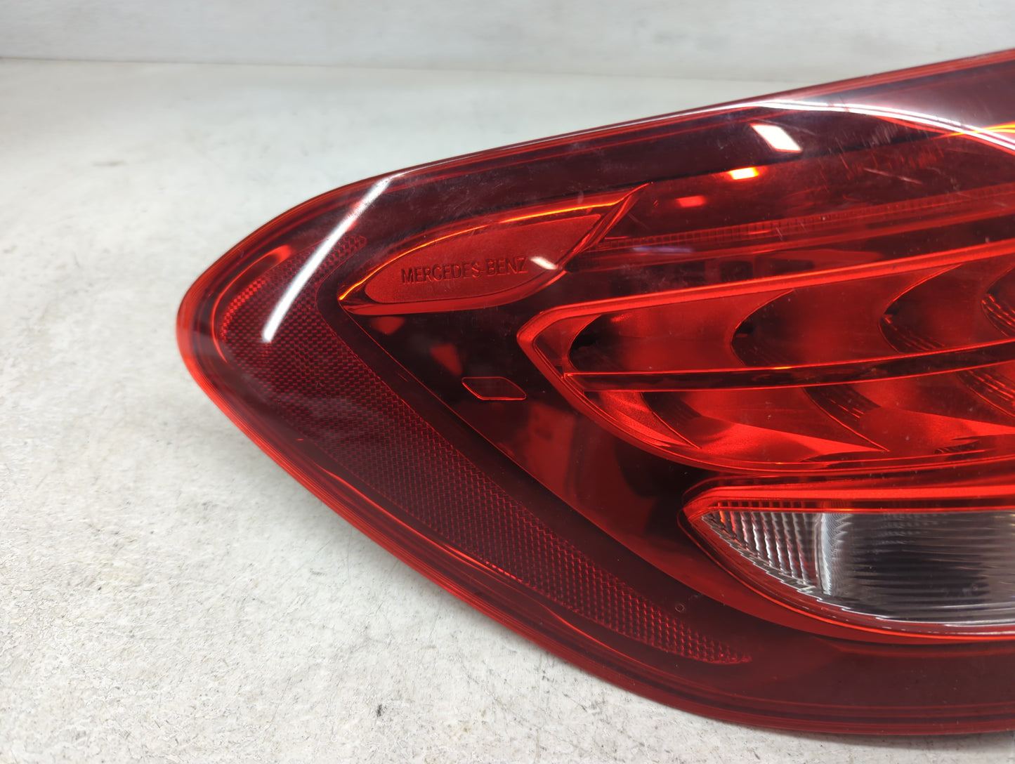2016-2019 Mercedes-Benz Glc300 Tail Light Assembly Driver Left OEM P/N:A2539060700 Fits Fits 2016 2017 2018 2019 OEM Used Au