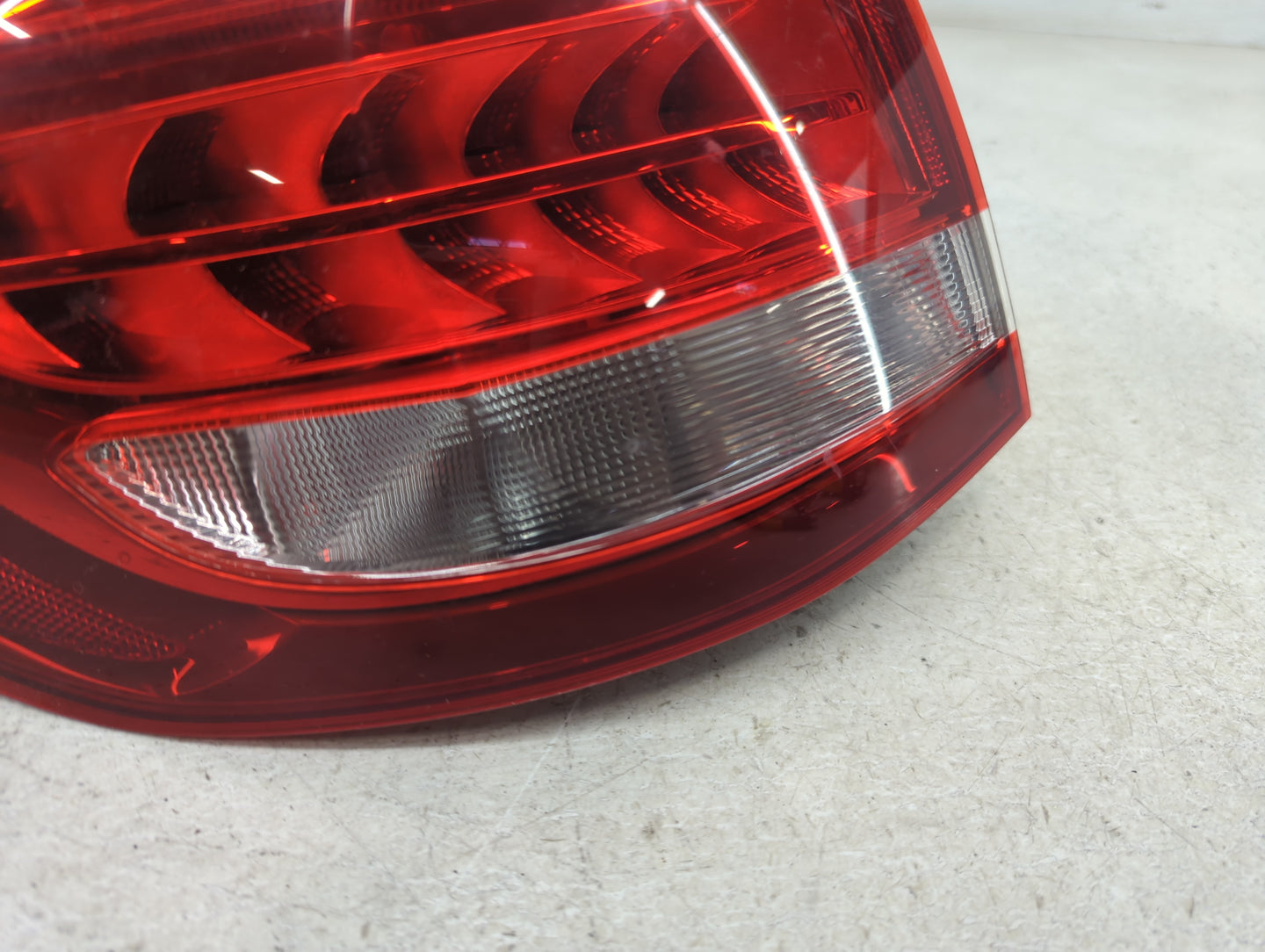 2016-2019 Mercedes-Benz Glc300 Tail Light Assembly Driver Left OEM P/N:A2539060700 Fits Fits 2016 2017 2018 2019 OEM Used Au