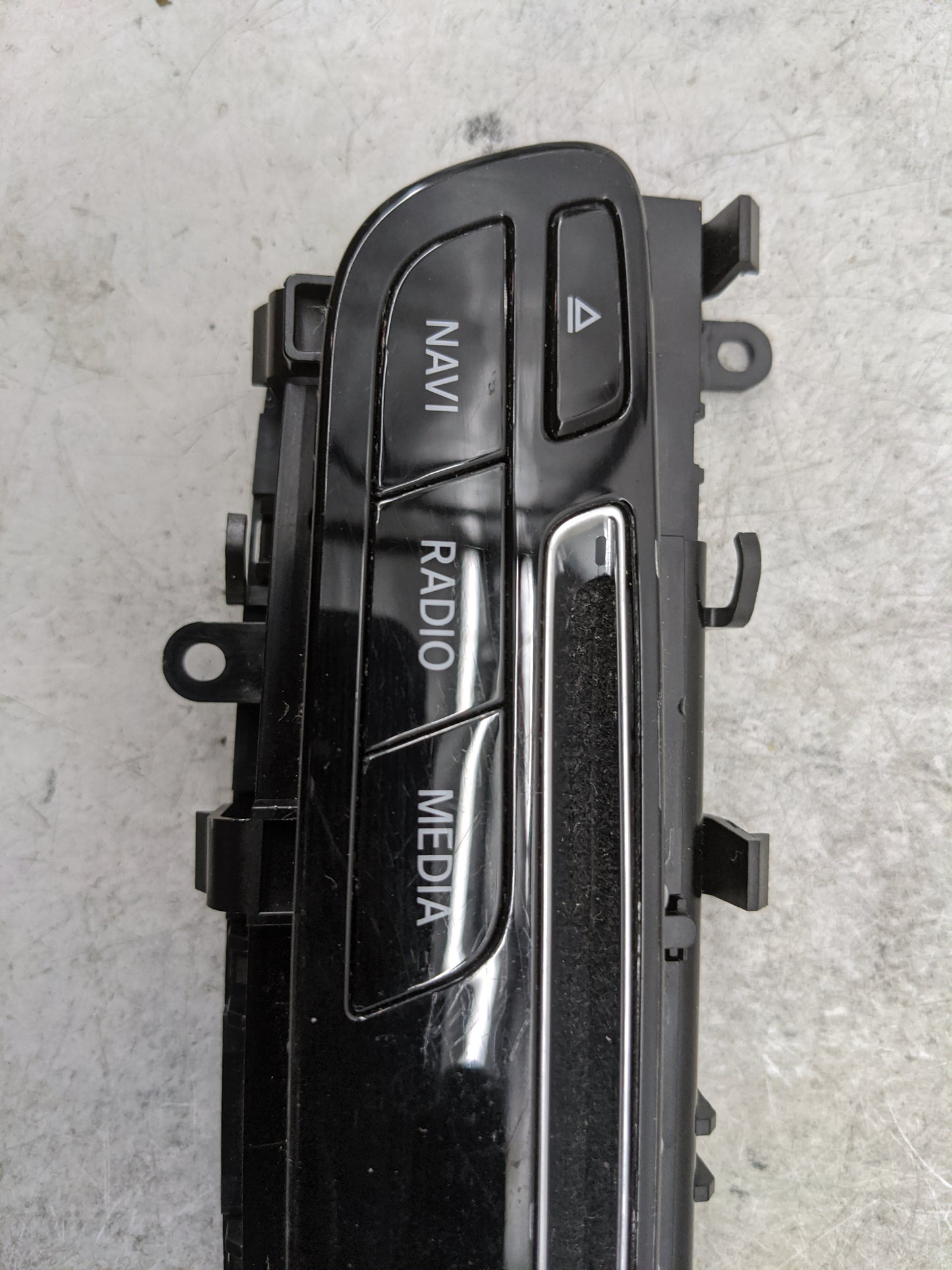 2016-2019 Mercedes-Benz Glc300 Radio AM FM Cd Player Receiver Replacement P/N:A2059055201 13307037 Fits Fits 2016 2017 2018 