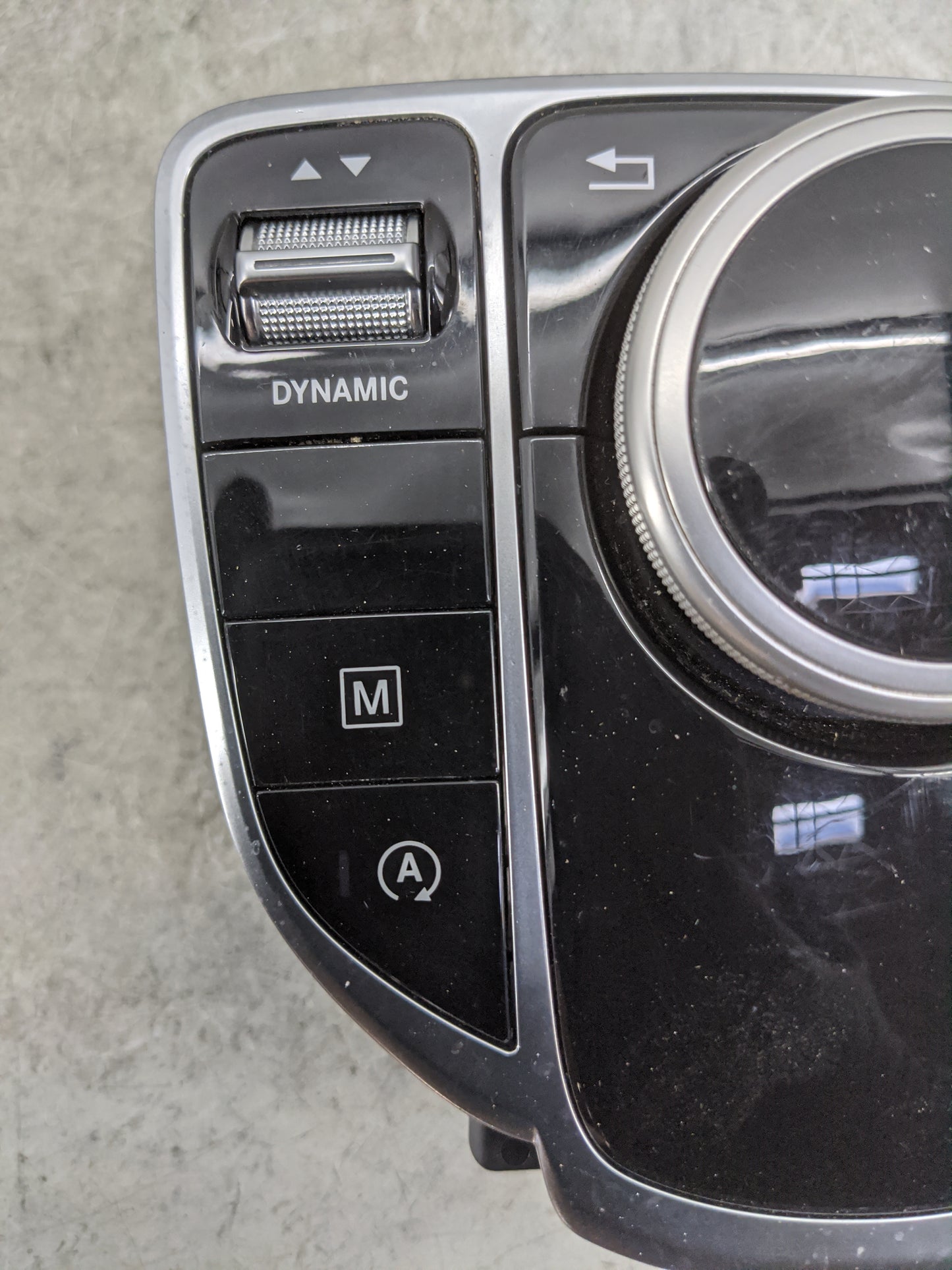 2016-2019 Mercedes-Benz Glc300 Radio AM FM Cd Player Receiver Replacement P/N:A2059006115 A2059015609 Fits OEM Used Auto Par