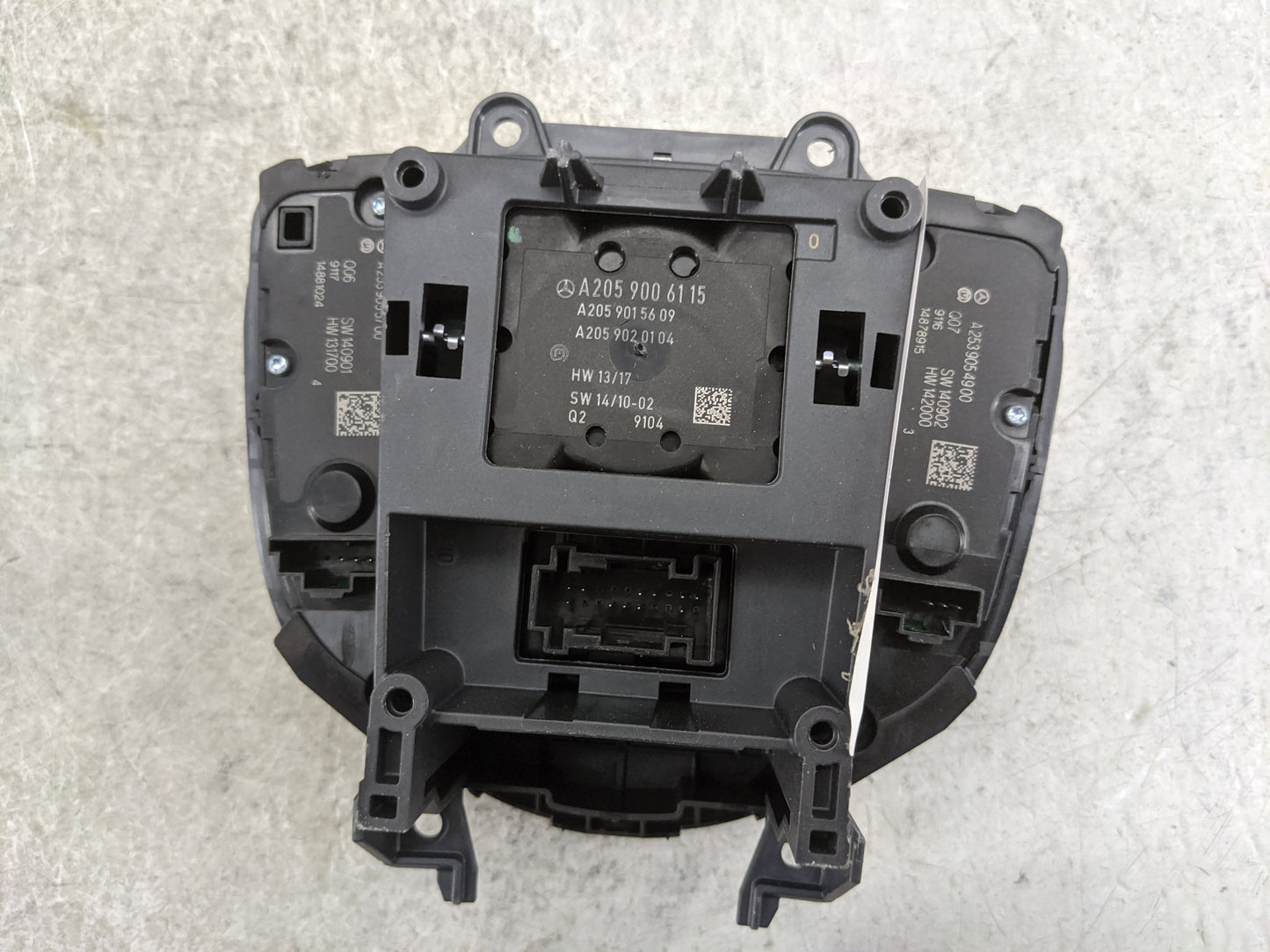 2016-2019 Mercedes-Benz Glc300 Radio AM FM Cd Player Receiver Replacement P/N:A2059006115 A2059015609 Fits OEM Used Auto Par