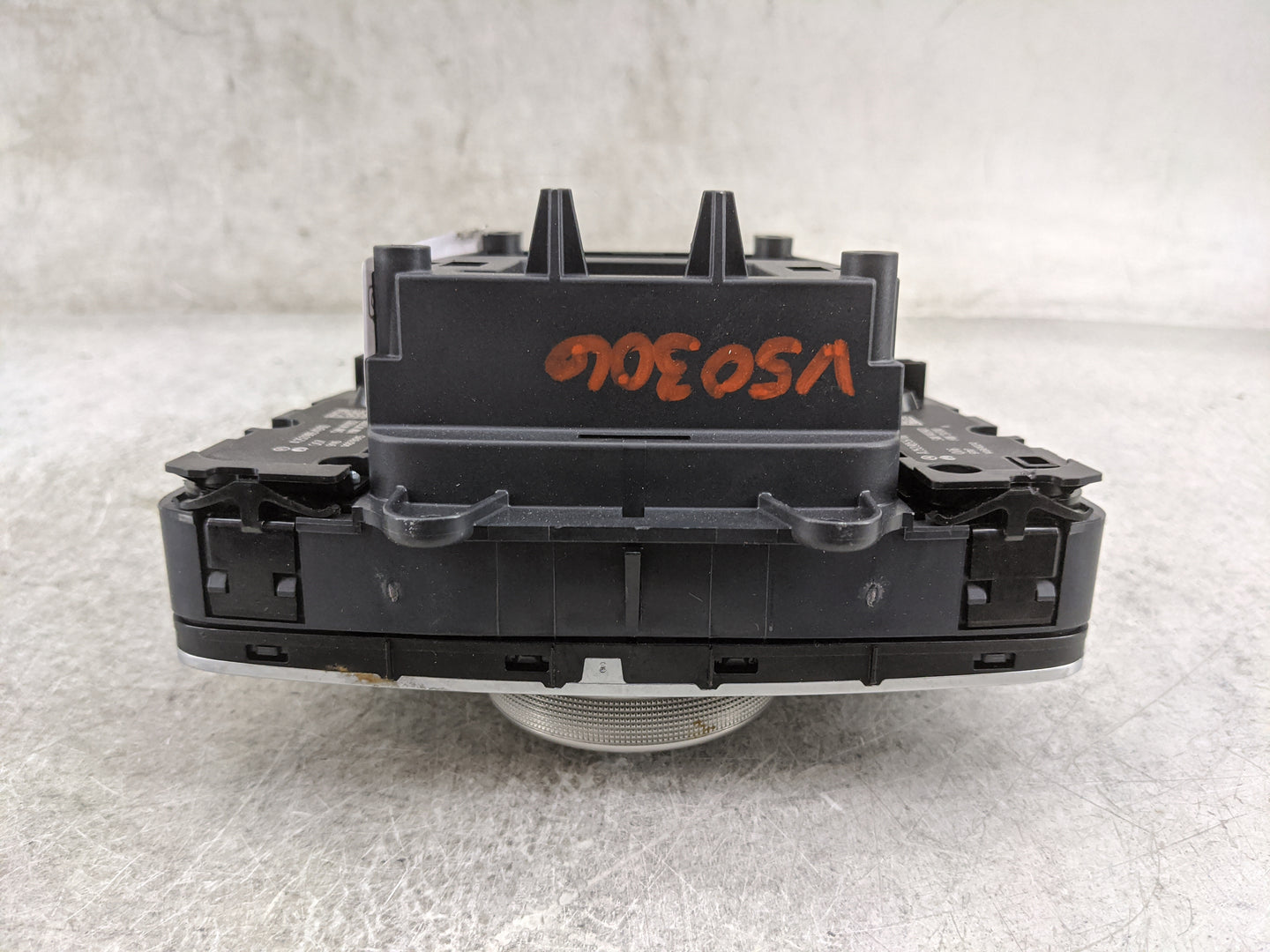 2016-2019 Mercedes-Benz Glc300 Radio AM FM Cd Player Receiver Replacement P/N:A2059006115 A2059015609 Fits OEM Used Auto Par