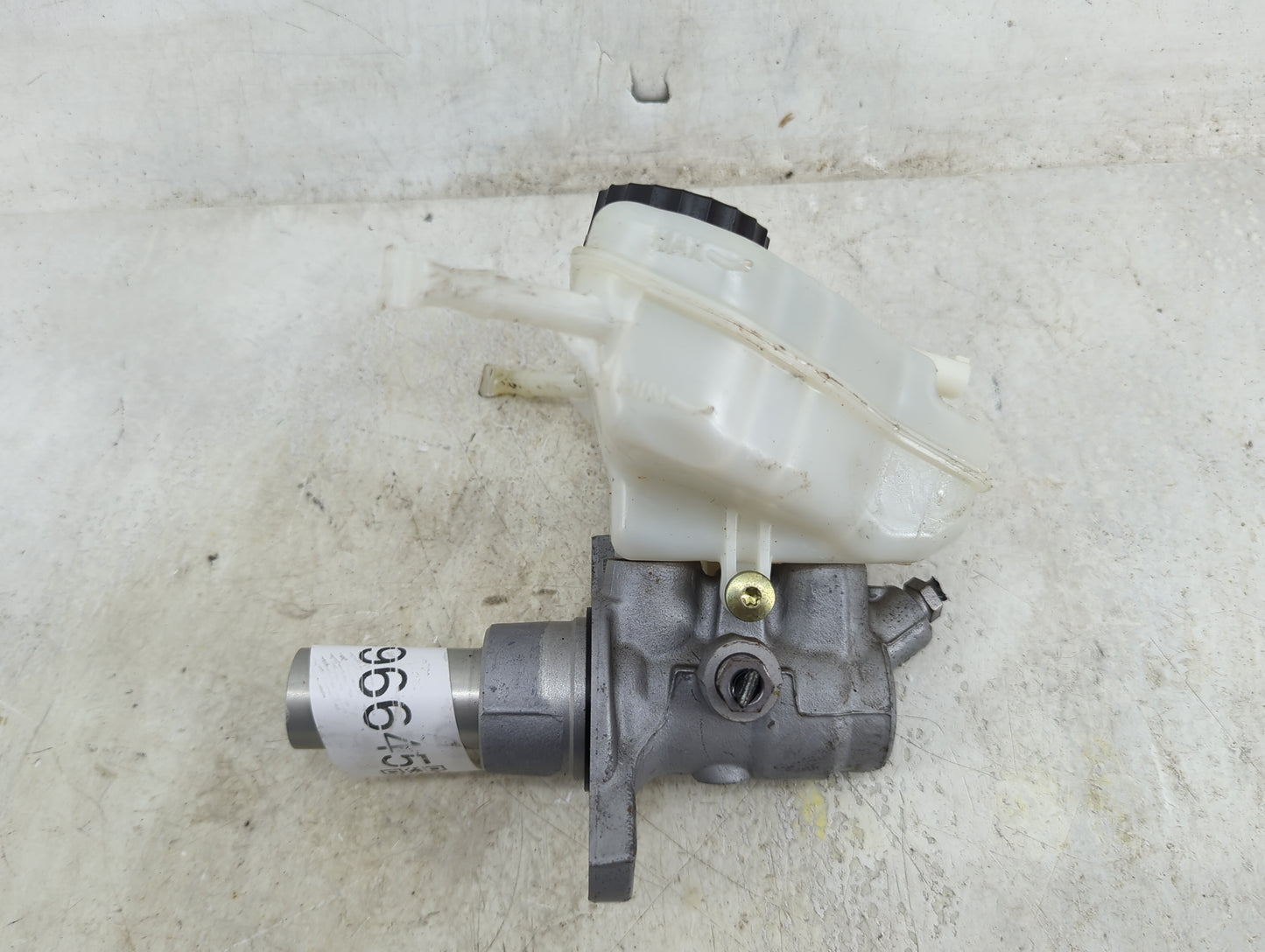 2016-2019 Mercedes-benz Glc300 Brake Master Cylinder - Oemusedautoparts1.com