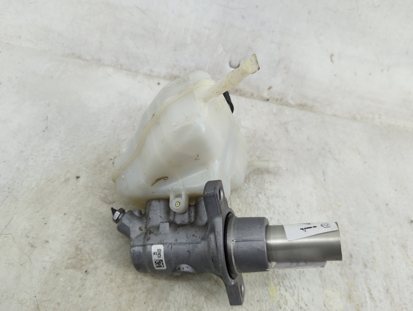 2016-2019 Mercedes-benz Glc300 Brake Master Cylinder - Oemusedautoparts1.com