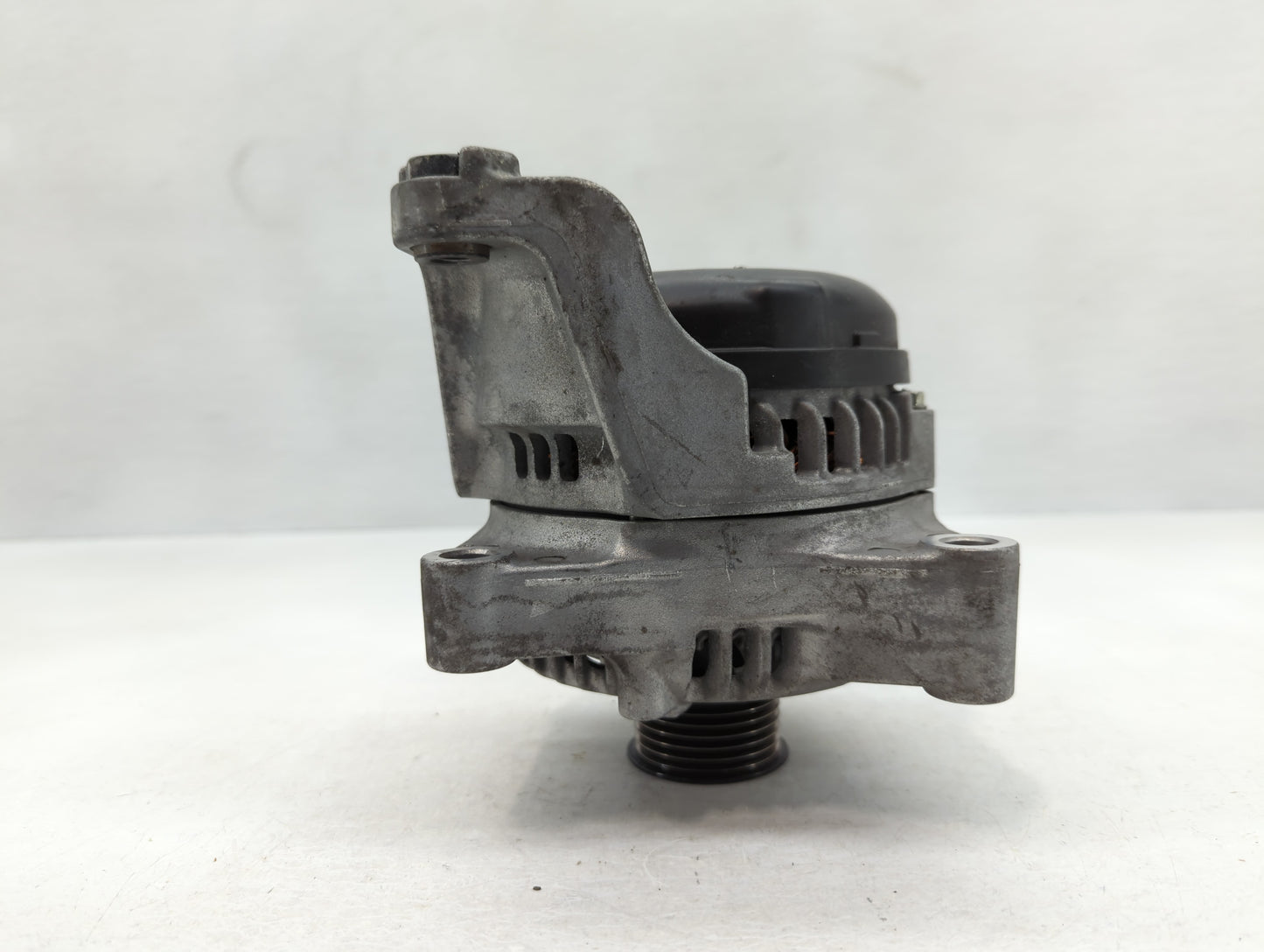 2016-2019 Mini Cooper Alternator Replacement Generator Charging Assembly Engine OEM P/N:7640131-05 104211-8183 Fits OEM Used