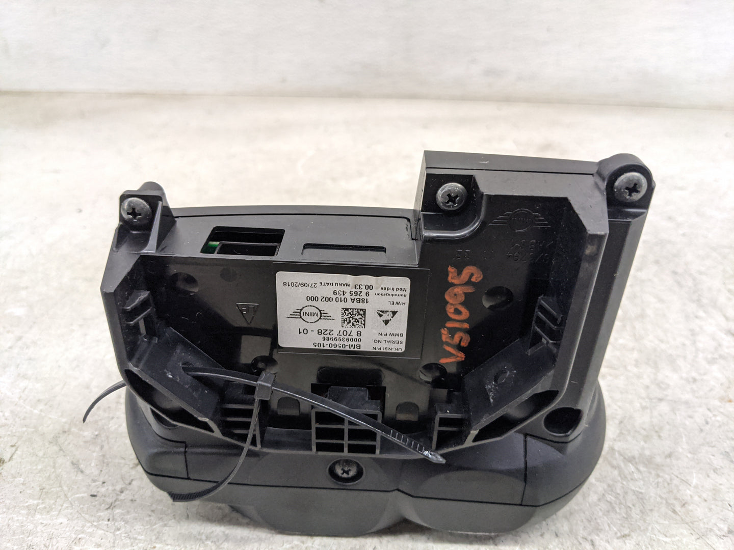 2019 Mini Countryman Instrument Cluster Speedometer Gauges P/N:BM-0560-105 9265439, 8707228-01 Miles: Fits Fits 2018 OEM Use