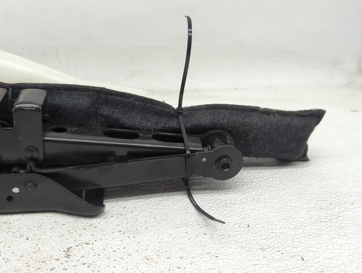 Mitsubishi Eclipse Cross Spare Scissor Car Jack - Oemusedautoparts1.com